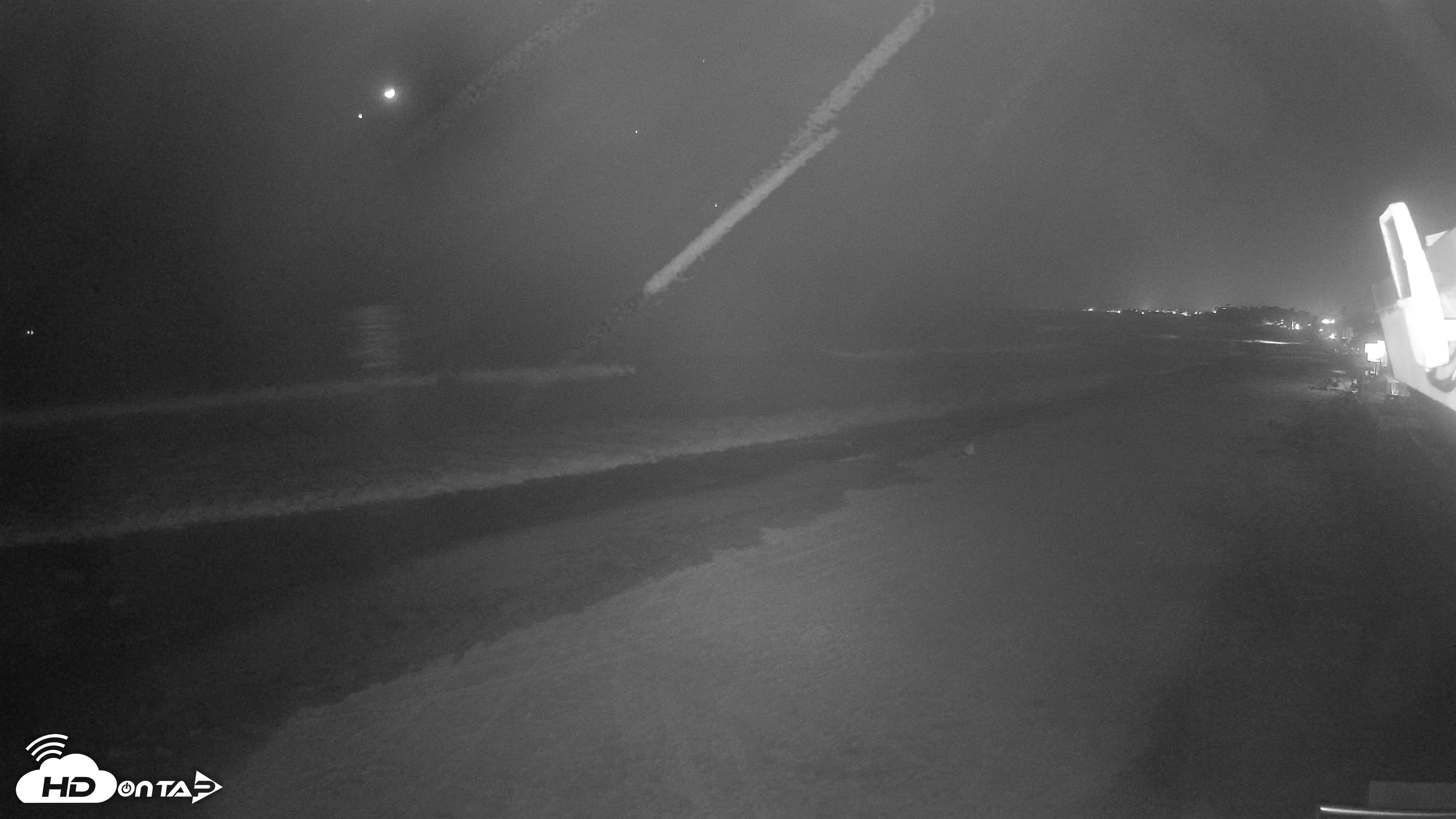 Snapshot of 17th St. Del Mar Beach - 4K NW View Live Cam taken May 18, 2026, 9:09pm PDT