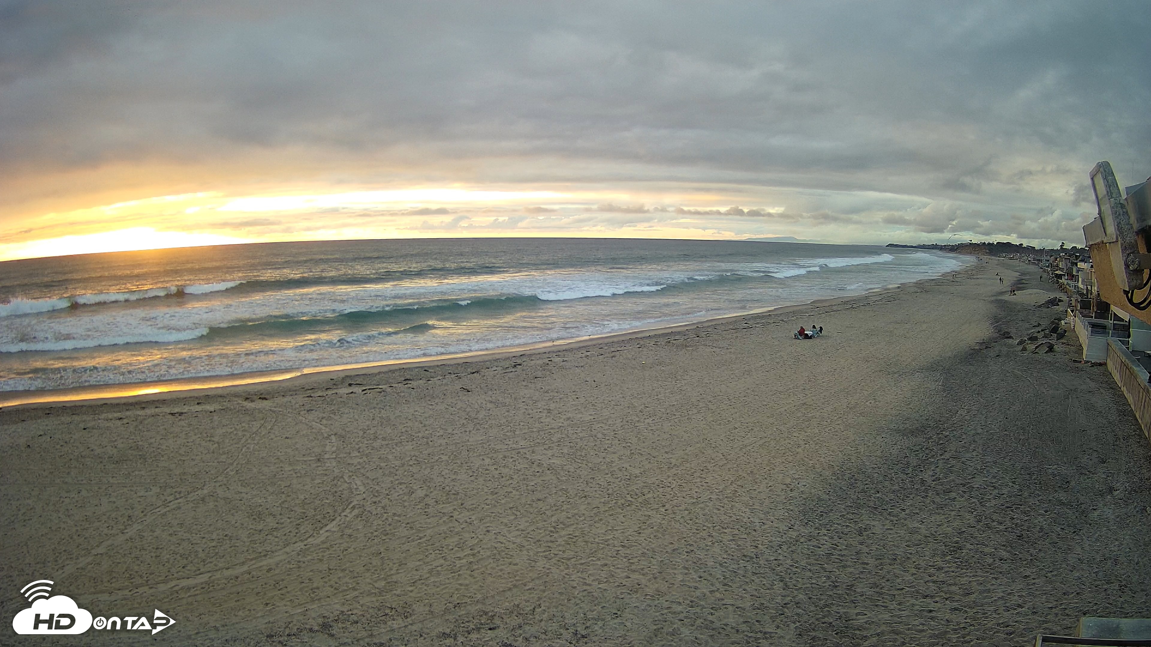 Snapshot of 17th St. Del Mar Beach - 4K NW View Live Cam taken Apr 12, 2026, 7:06pm PDT