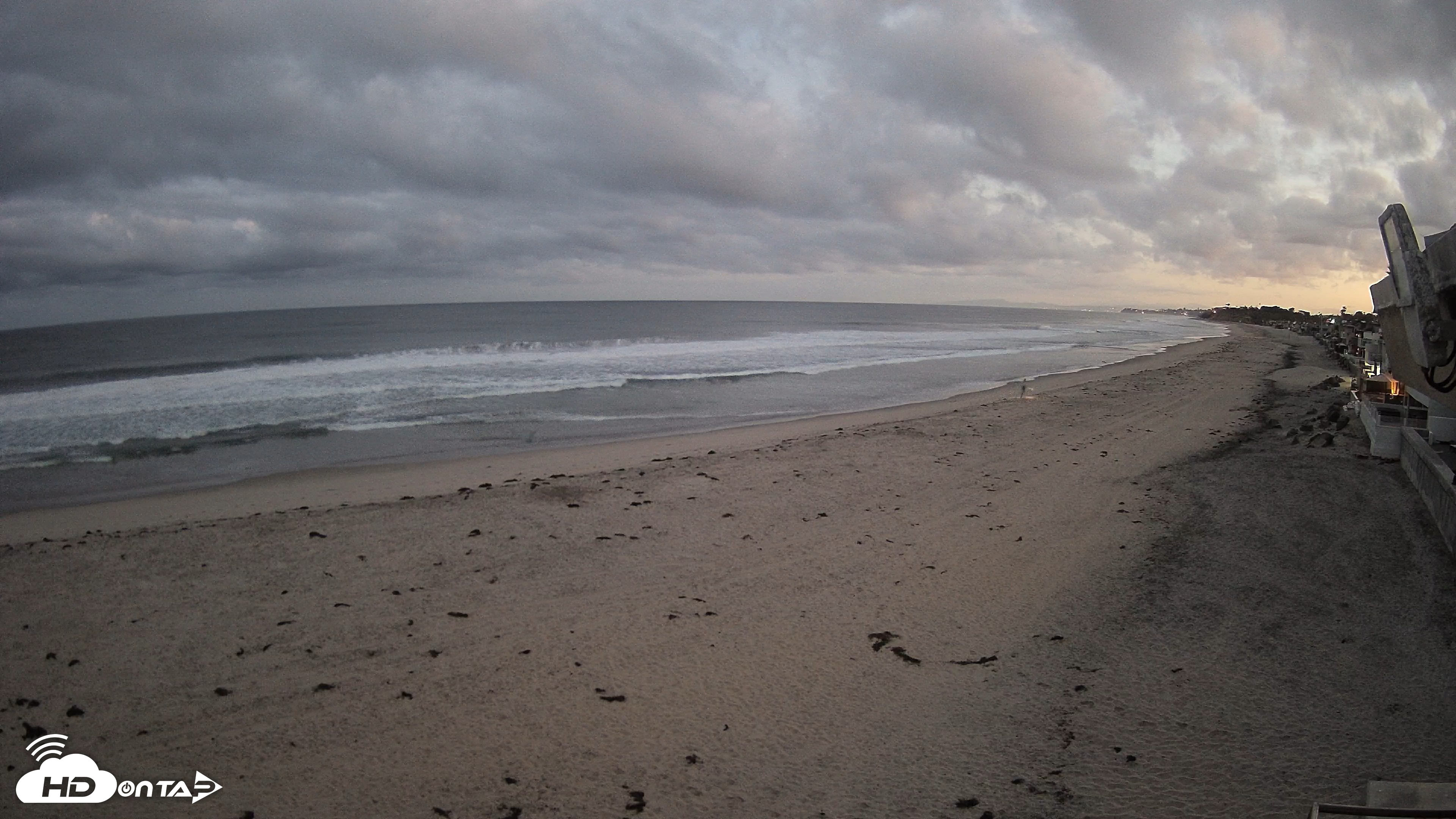 Snapshot of 17th St. Del Mar Beach - 4K NW View Live Cam taken Apr 23, 2026, 5:47am PDT