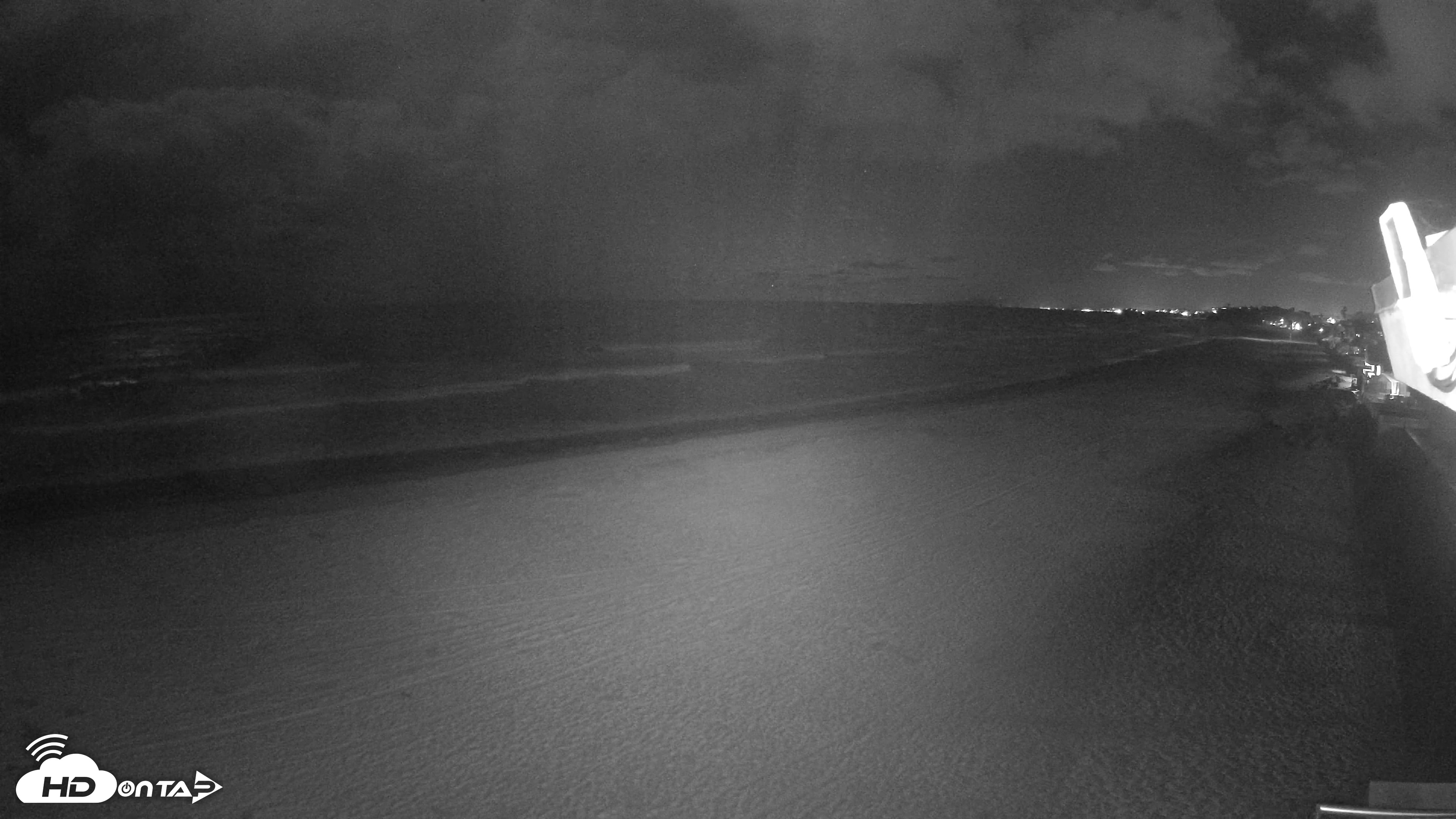 Snapshot of 17th St. Del Mar Beach - 4K NW View Live Cam taken Apr 22, 2026, 10:11pm PDT