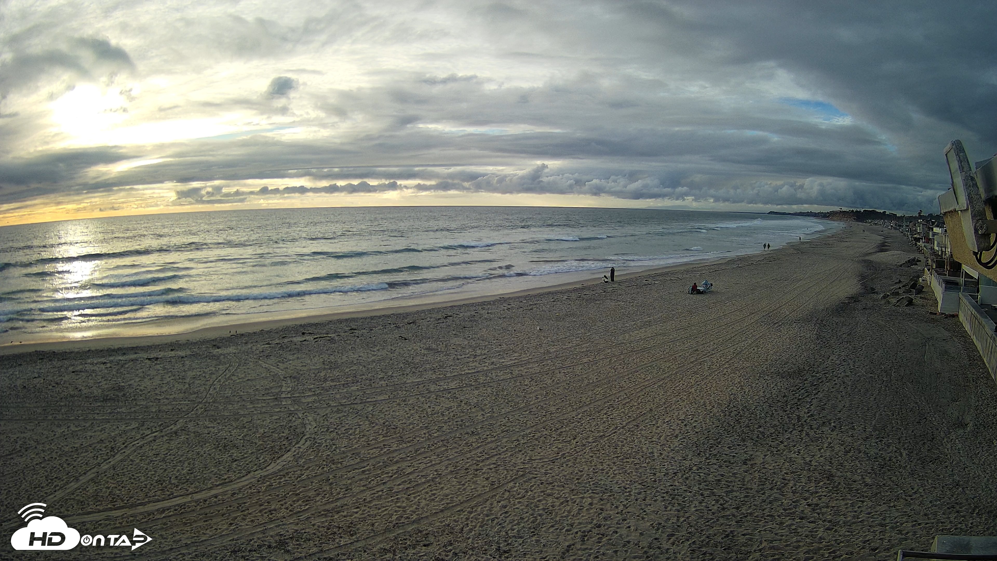 Snapshot of 17th St. Del Mar Beach - 4K NW View Live Cam taken Apr 12, 2026, 6:26pm PDT