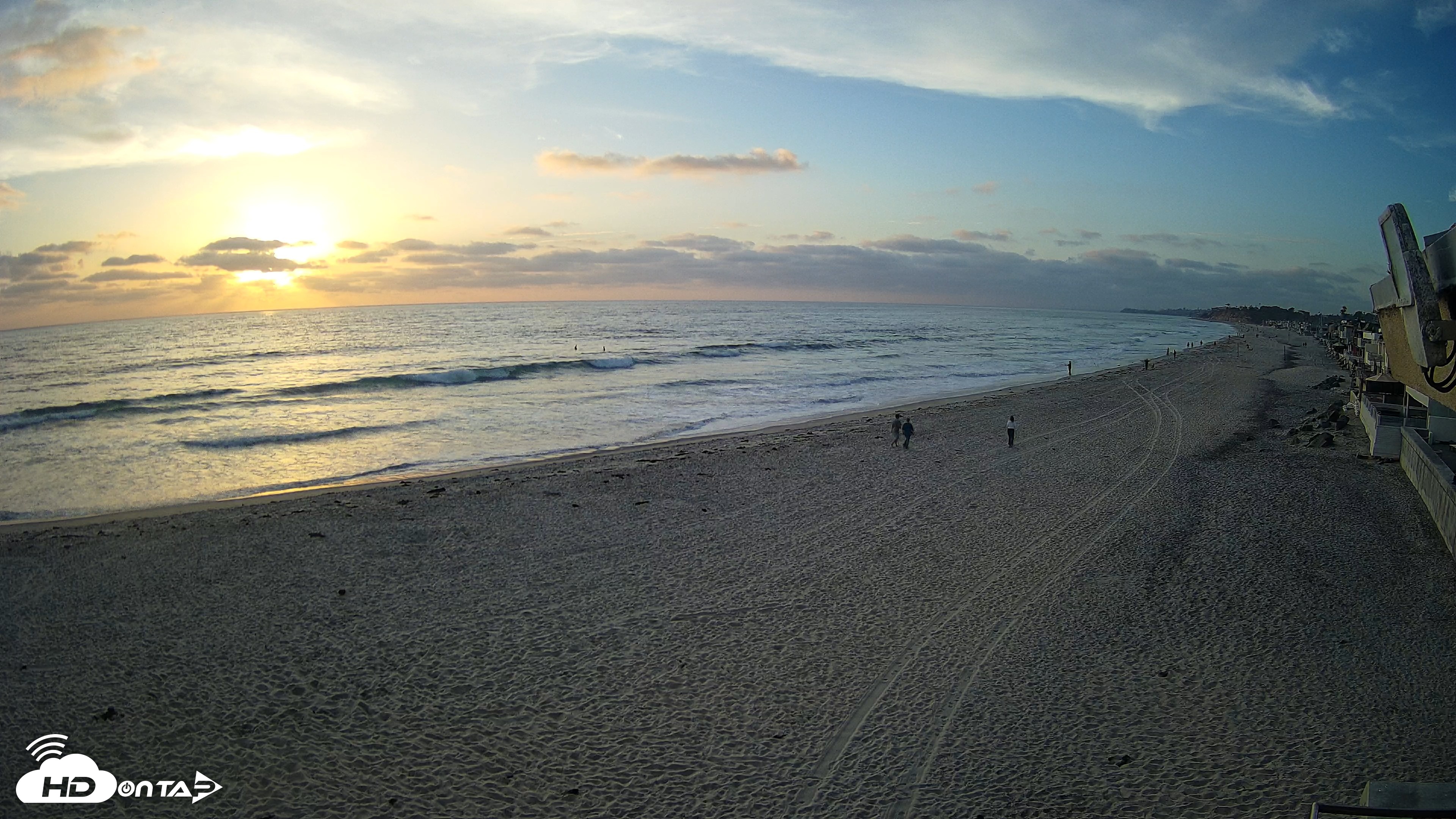 Snapshot of 17th St. Del Mar Beach - 4K NW View Live Cam taken Apr 29, 2026, 7:15pm PDT