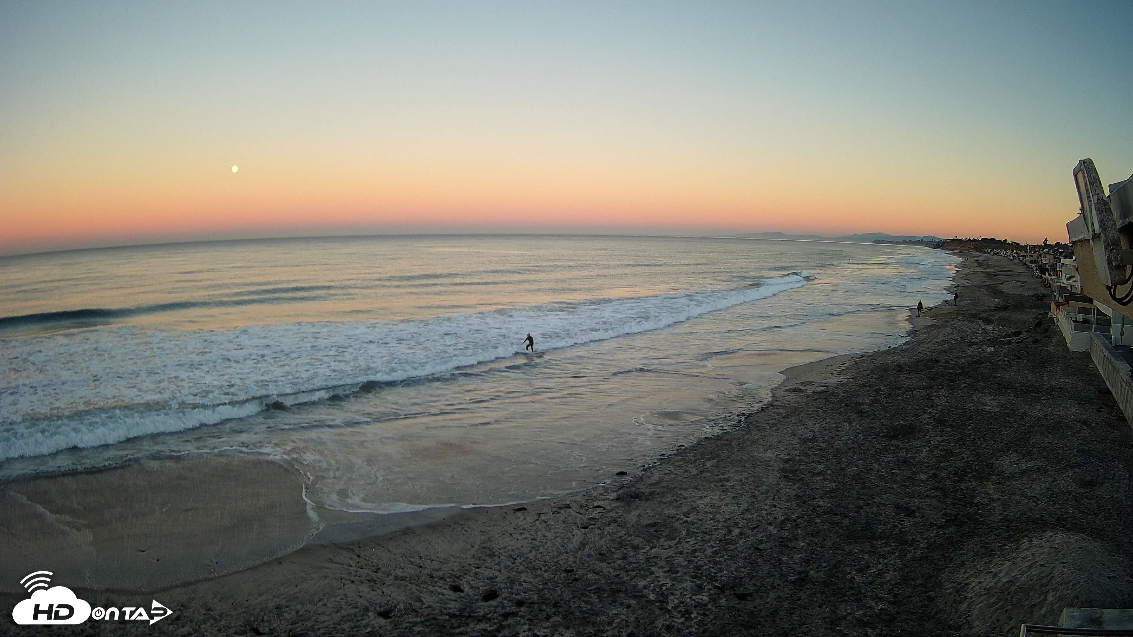 Snapshot of 17th St. Del Mar Beach - 4K NW View Live Cam taken Oct 26, 2026, 7:06am PDT