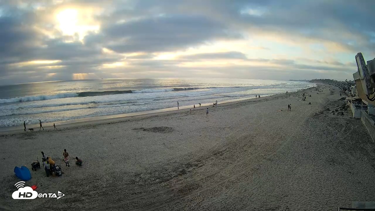 Snapshot of 17th St. Del Mar Beach - 4K NW View Live Cam taken May 9, 2026, 7:11pm PDT