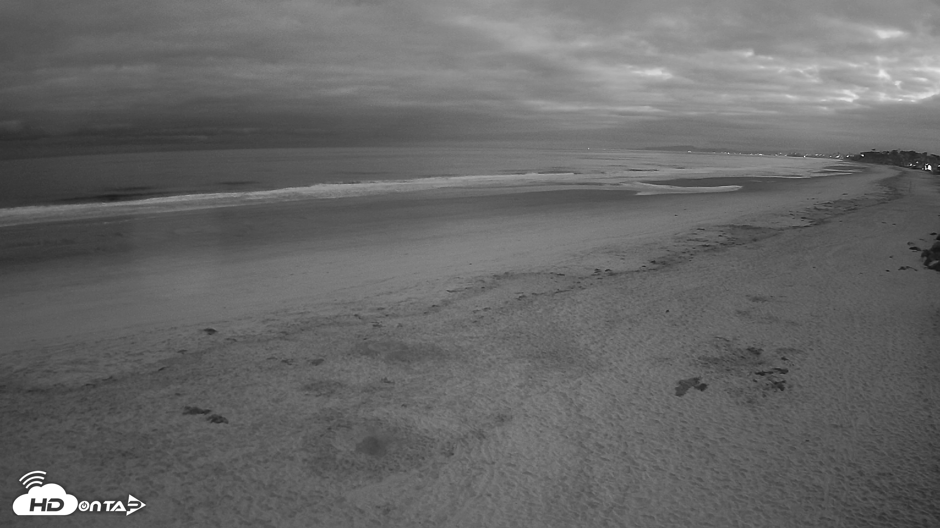 Snapshot of 17th St. Del Mar Beach - 4K NW View Live Cam taken Jul 26, 2025, 5:30am PDT