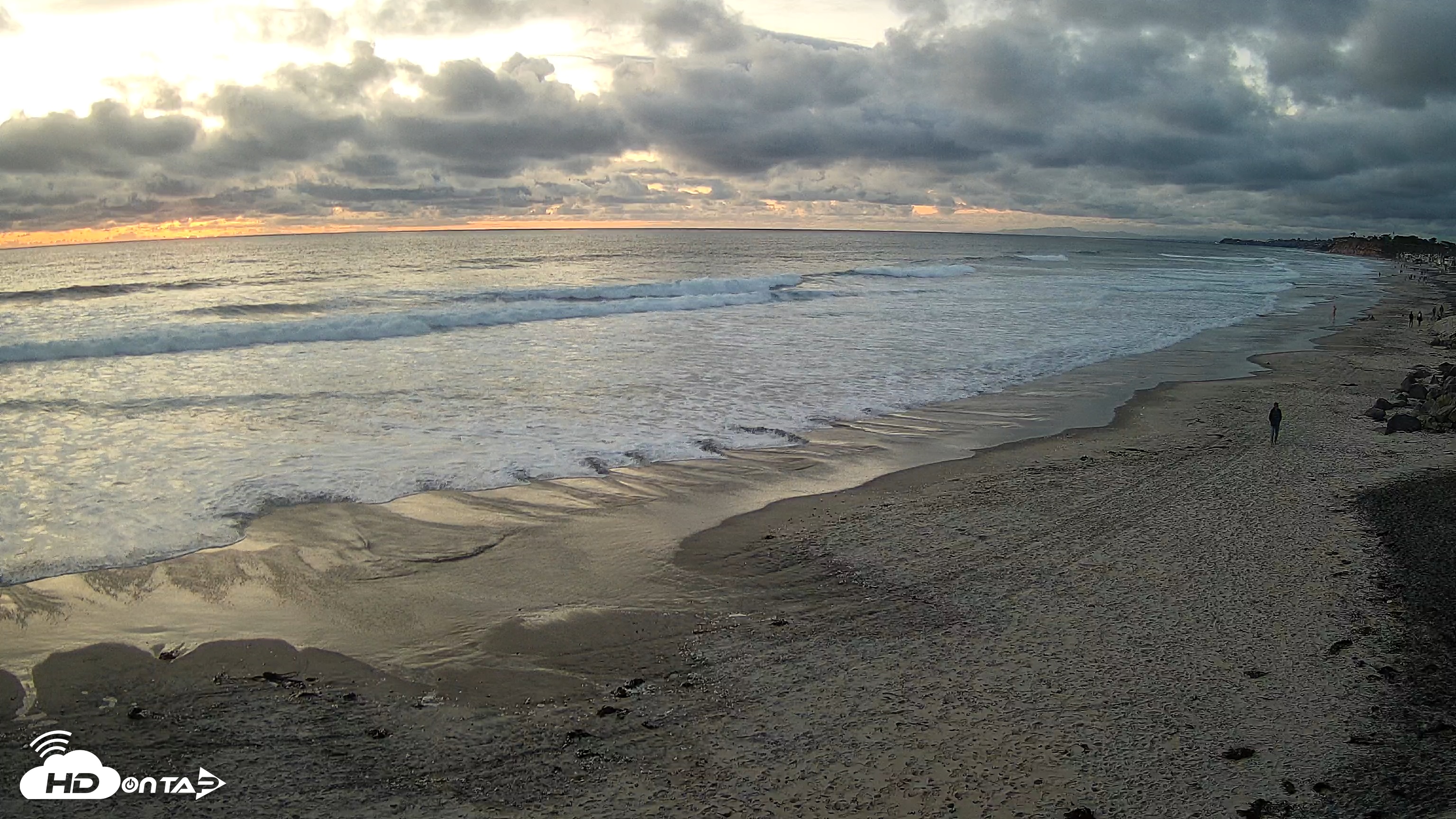 Snapshot of 17th St. Del Mar Beach - 4K NW View Live Cam taken Apr 27, 2025, 7:32pm PDT