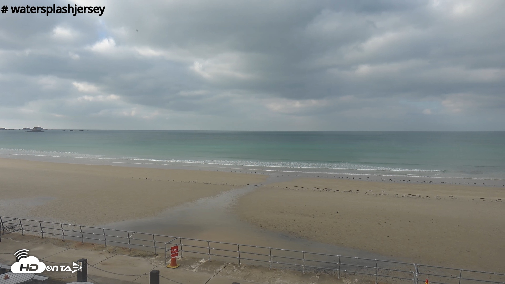 Snapshot of St. Quens Bay Jersey Island Live Webcam taken Oct 14, 2025, 11:03am BST