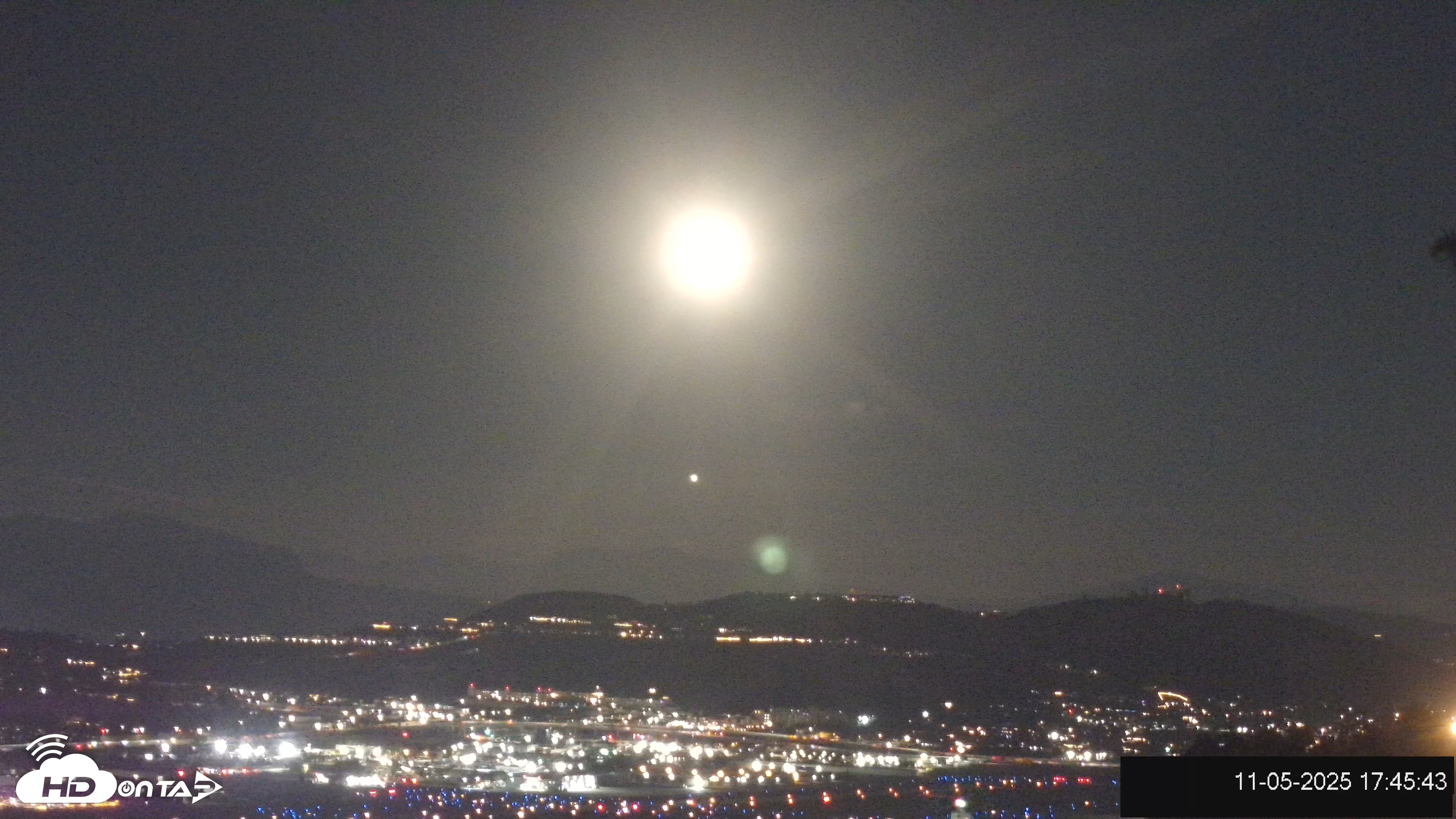 Snapshot of Gillespie Field Airport Live Webcam taken Nov 5, 2025, 5:46pm PST