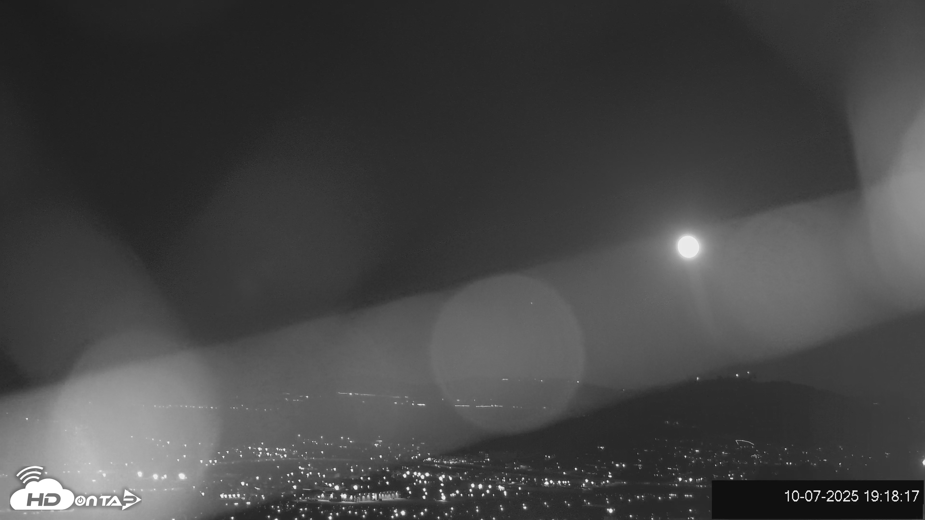 Snapshot of Gillespie Field Airport Live Webcam taken Oct 7, 2025, 7:19pm PDT