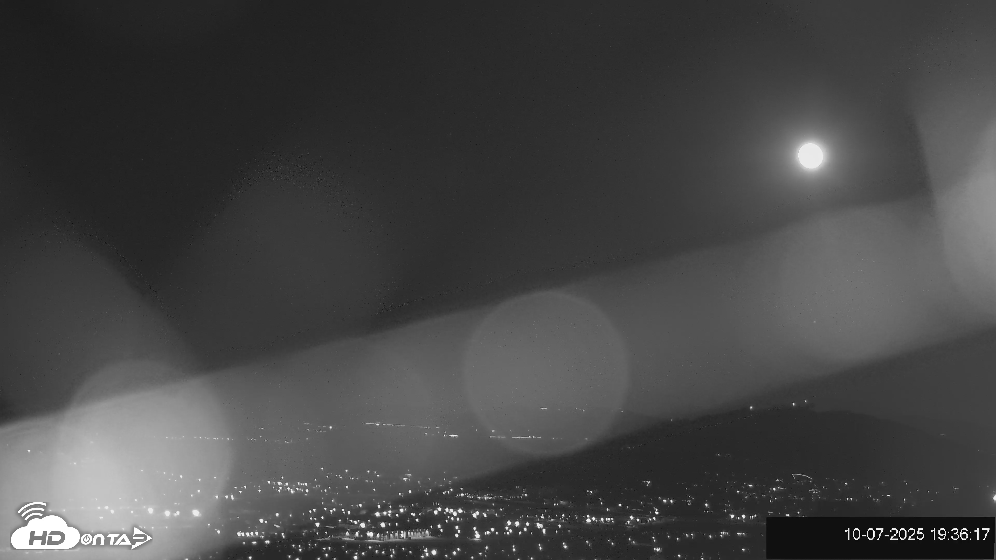 Snapshot of Gillespie Field Airport Live Webcam taken Oct 7, 2025, 7:37pm PDT