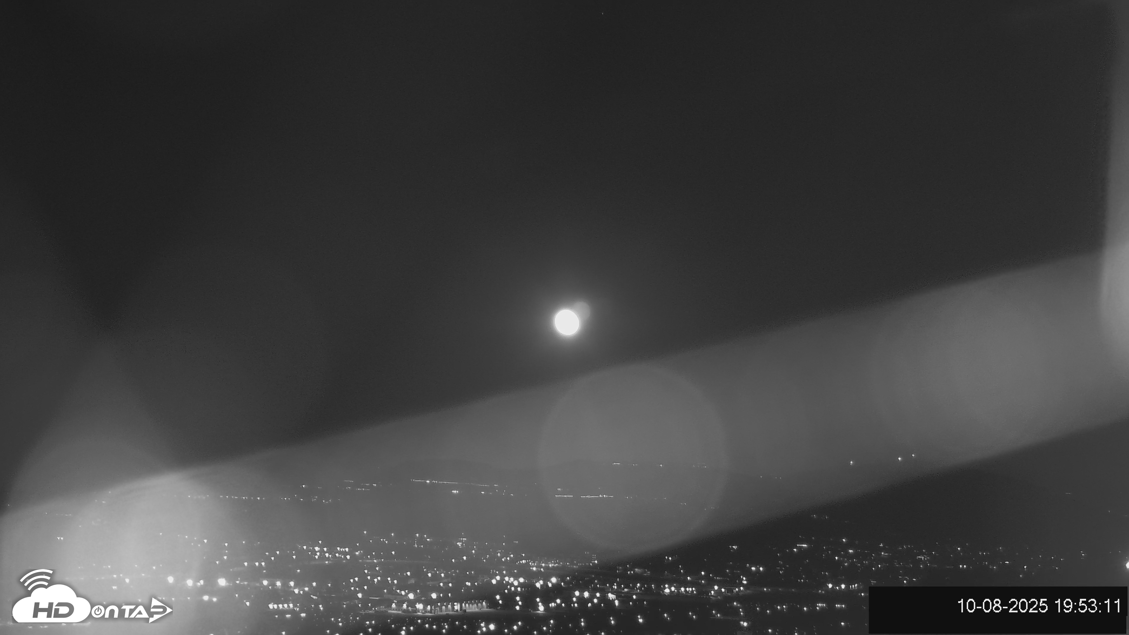 Snapshot of Gillespie Field Airport Live Webcam taken Oct 8, 2025, 7:53pm PDT