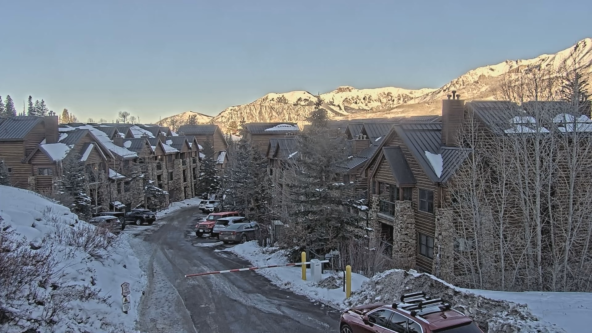 Snapshot of Mountain Lodge Telluride Live Webcam taken Jan 16, 2025, 8:37am MST