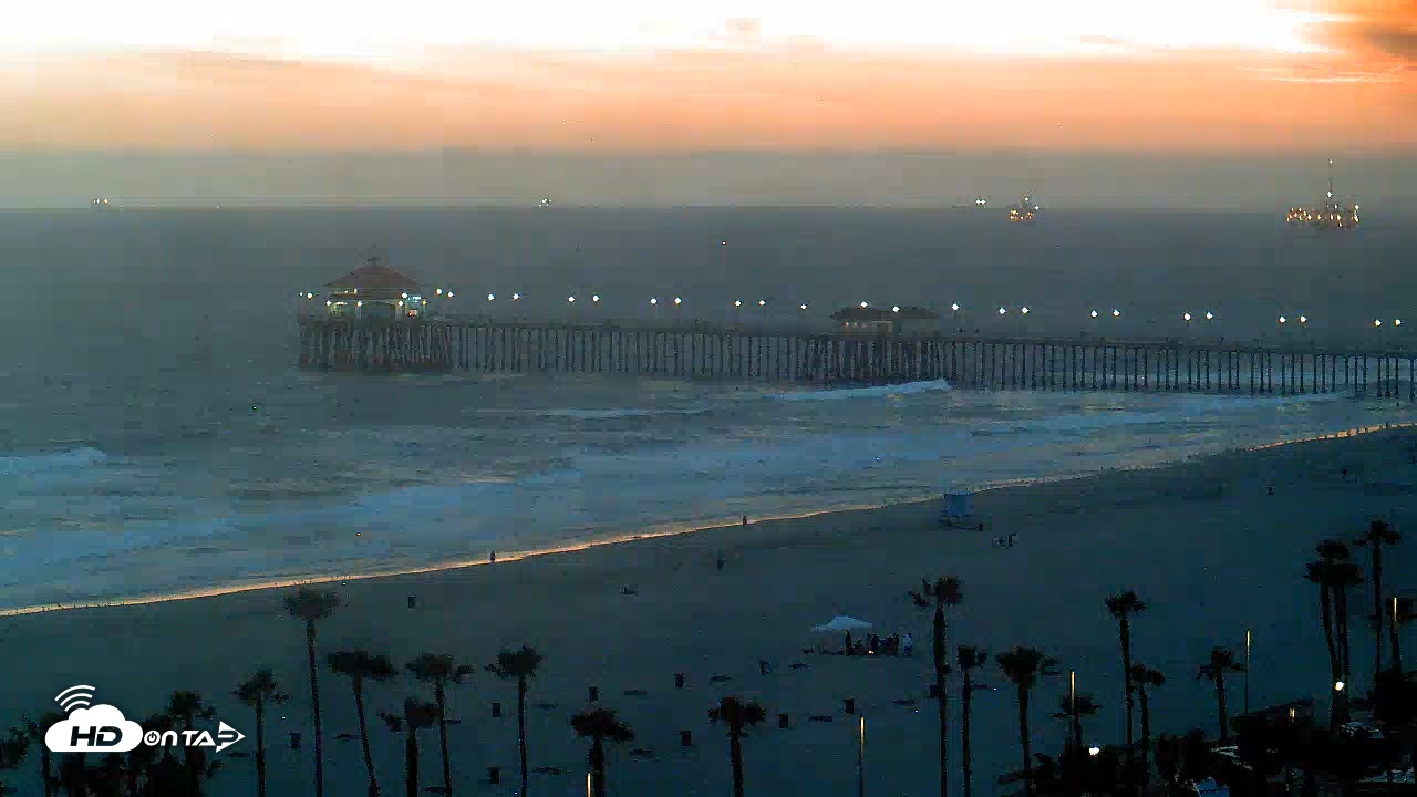 Snapshot of Huntington Beach Pier Live Cam taken May 1, 2025, 7:48pm PDT