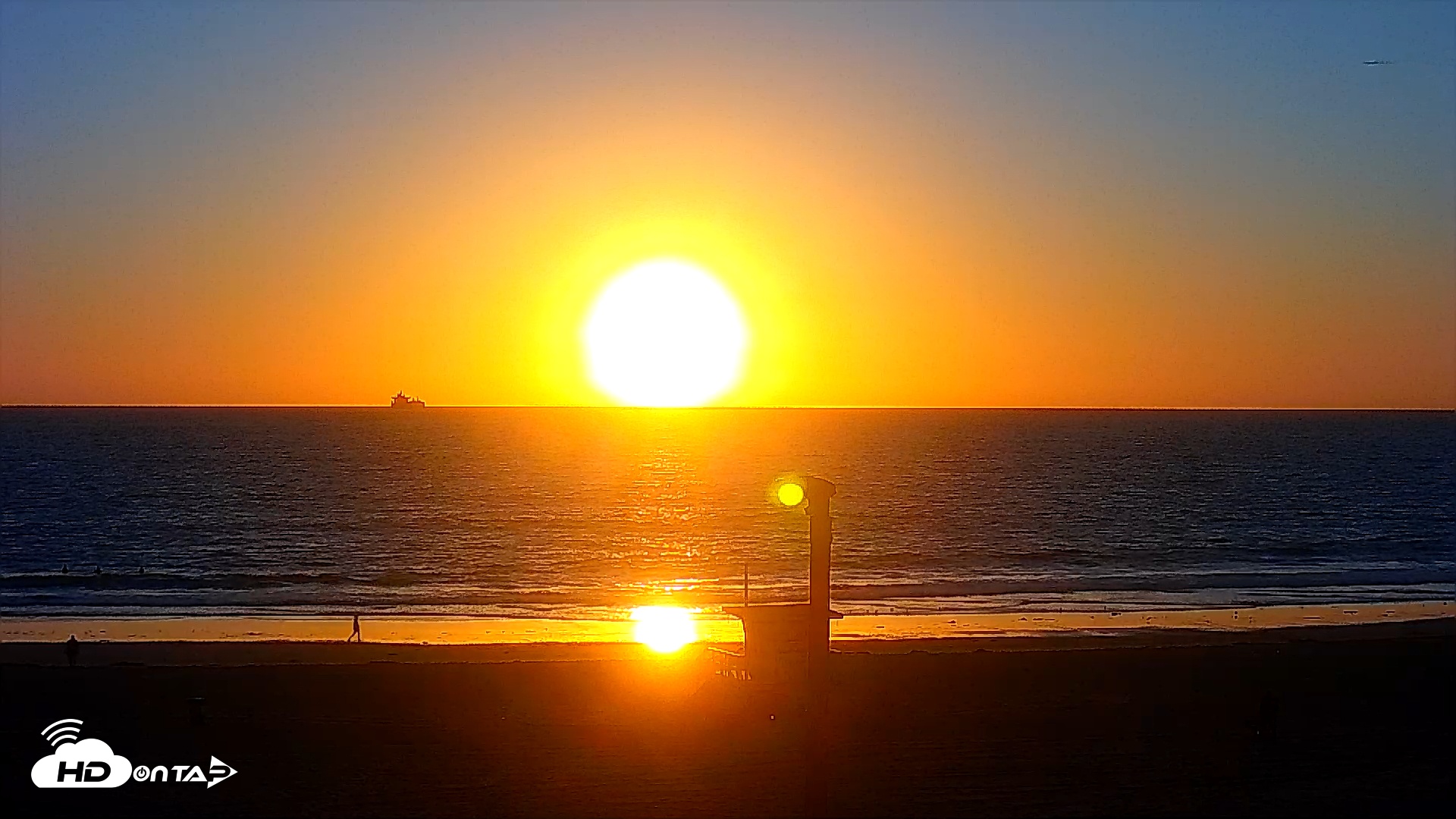 Snapshot of El Porto - Manhattan Beach Live Surf Webcam taken Oct 8, 2025, 6:19pm PDT