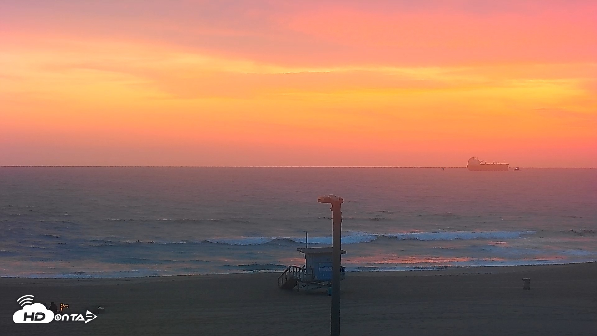 Snapshot of El Porto - Manhattan Beach Live Surf Webcam taken May 1, 2025, 7:43pm PDT