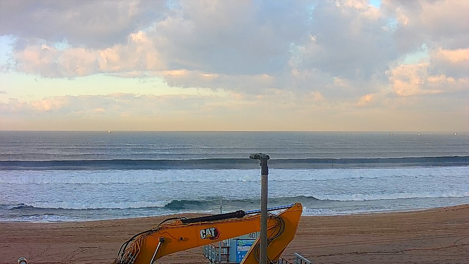 Snapshot of El Porto - Manhattan Beach Live Surf Webcam taken Jan 17, 2025, 7:45am PST