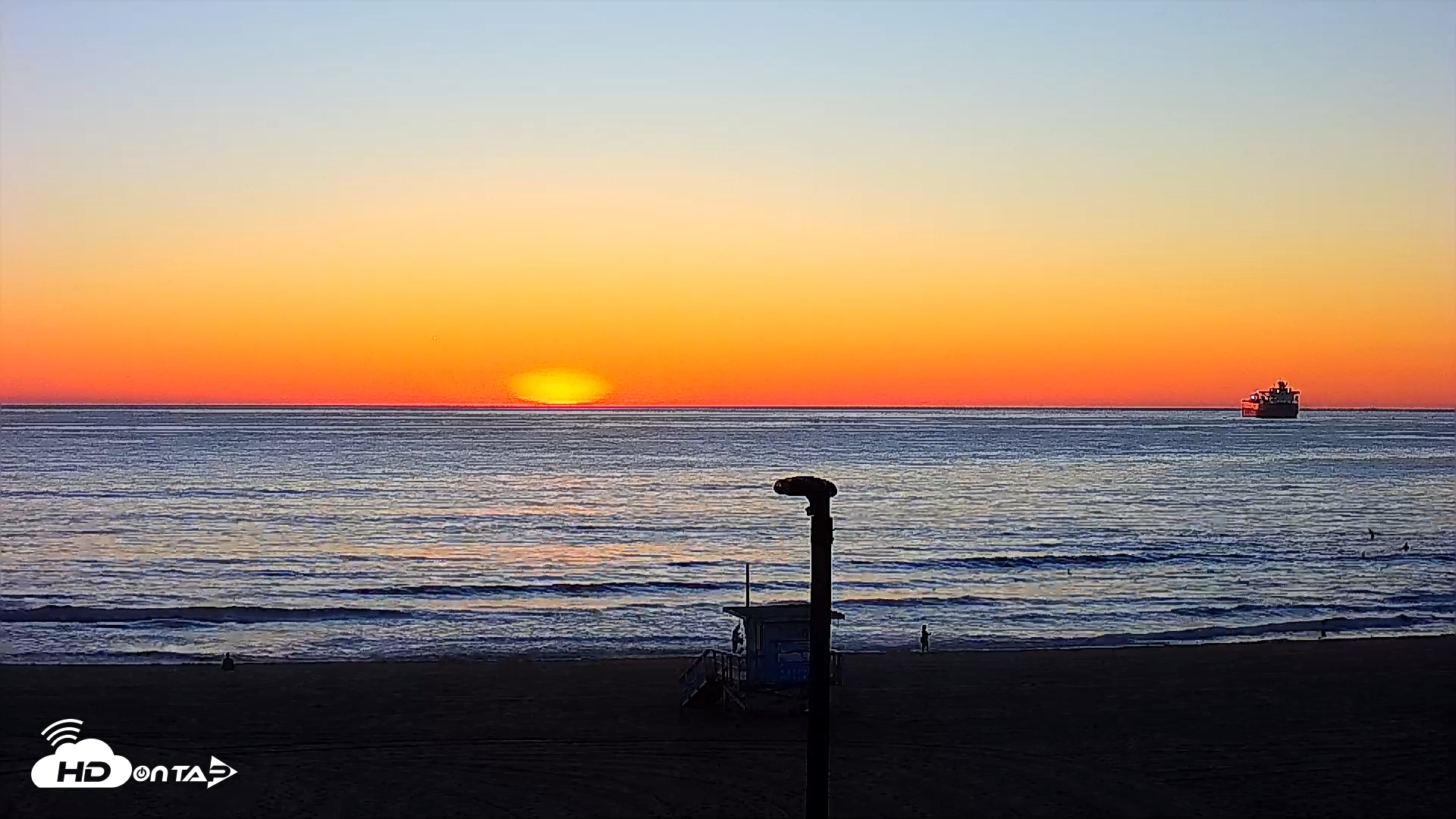 Snapshot of El Porto - Manhattan Beach Live Surf Webcam taken Oct 17, 2025, 6:20pm PDT