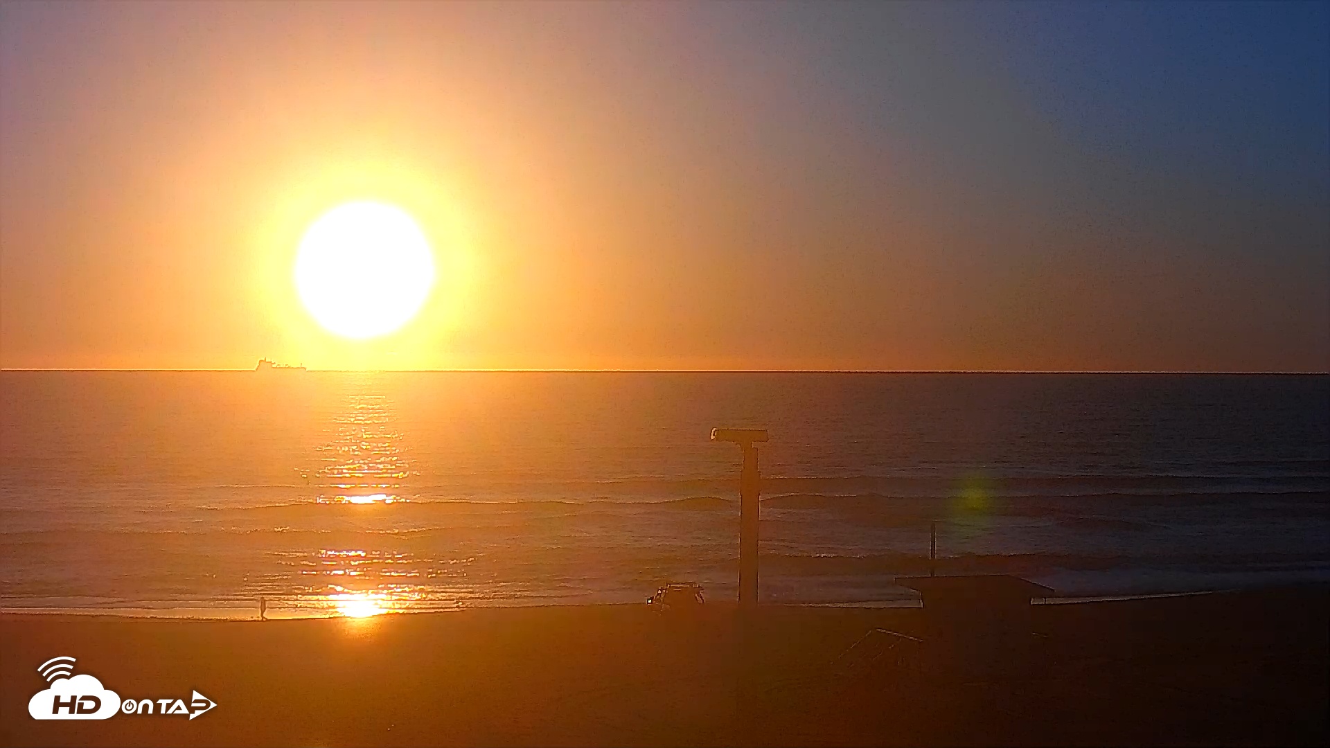 Snapshot of El Porto - Manhattan Beach Live Surf Webcam taken Feb 20, 2026, 5:29pm PST
