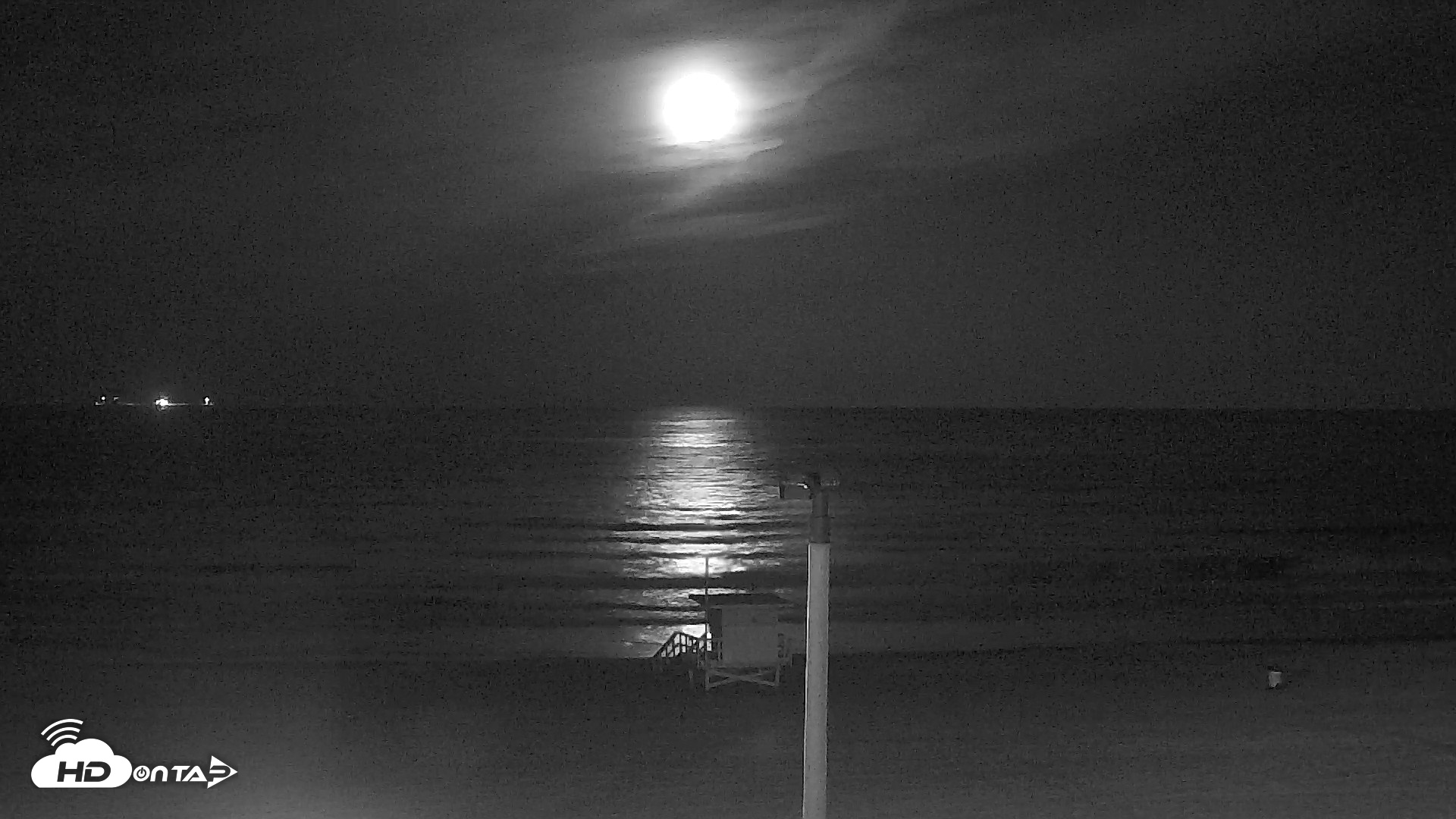 Snapshot of El Porto - Manhattan Beach Live Surf Webcam taken Apr 28, 2026, 3:47am PDT