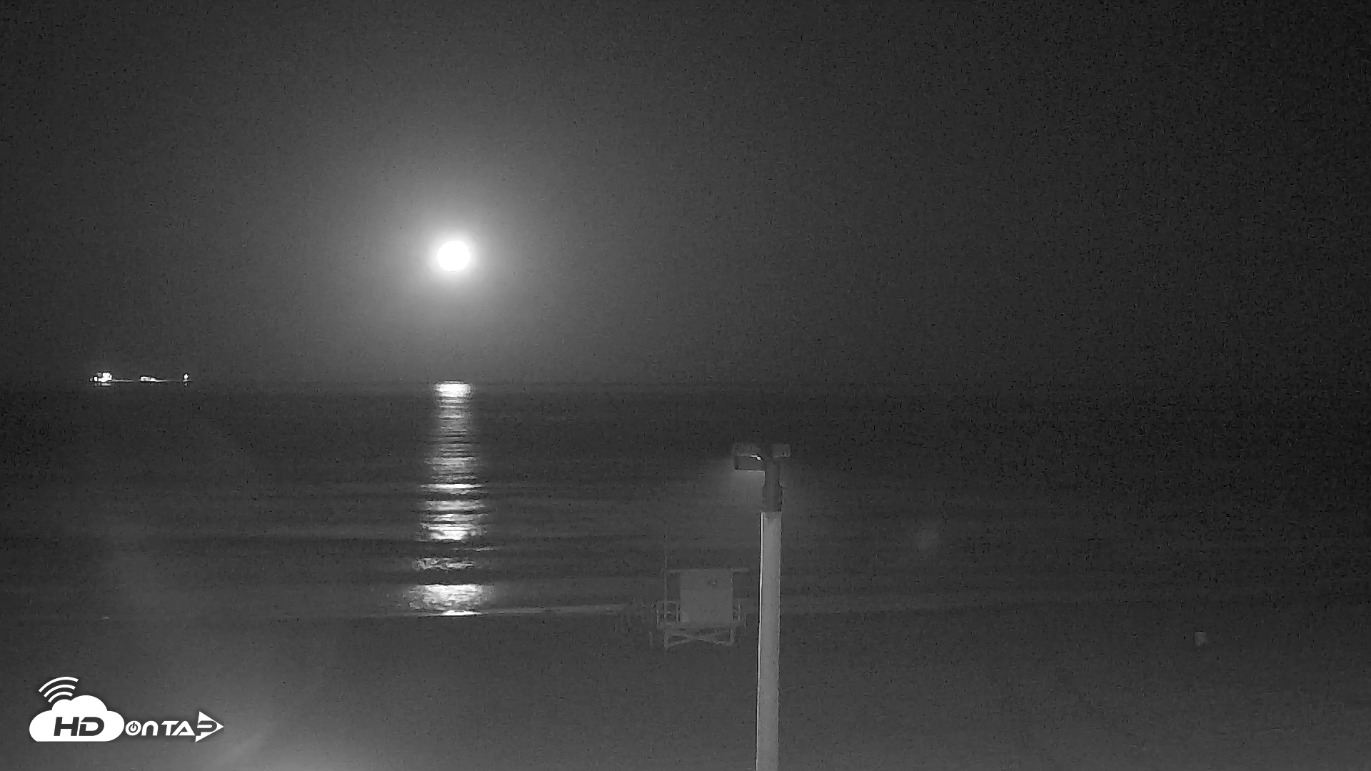 Snapshot of El Porto - Manhattan Beach Live Surf Webcam taken Apr 29, 2026, 4:31am PDT