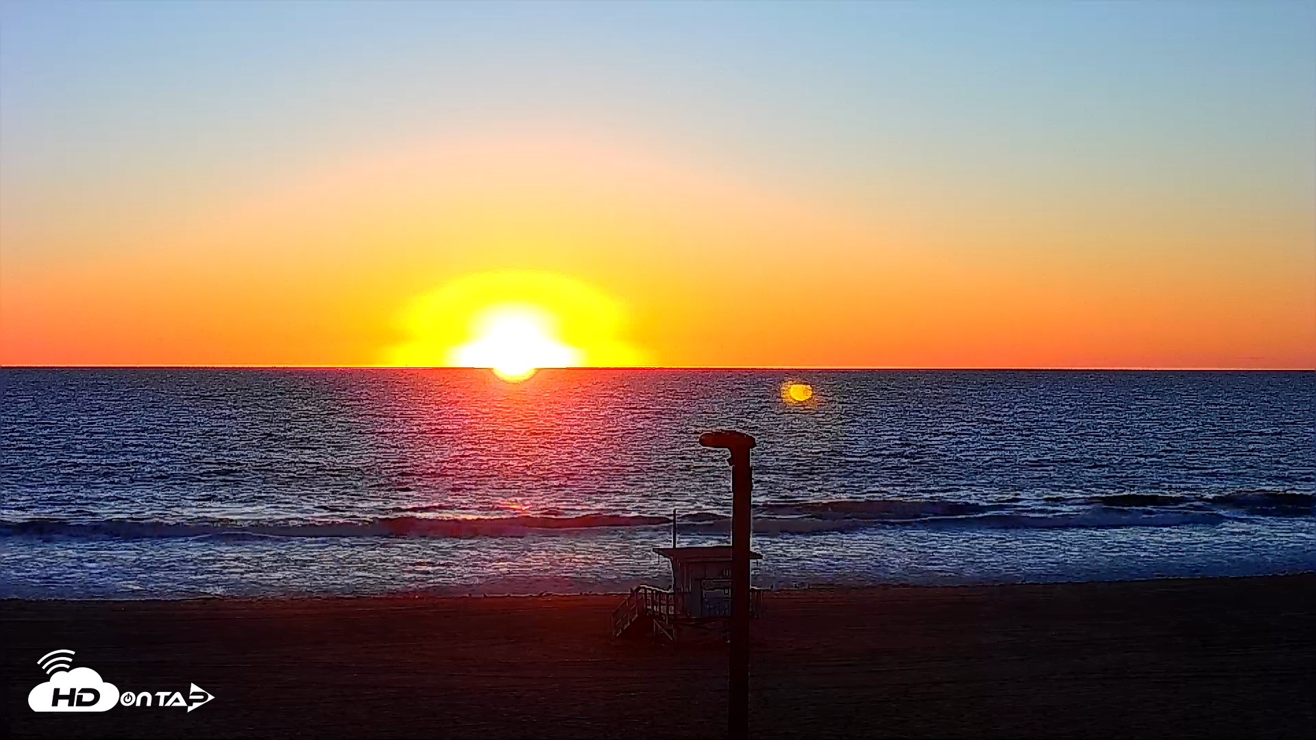 Snapshot of El Porto - Manhattan Beach Live Surf Webcam taken Oct 15, 2025, 6:18pm PDT