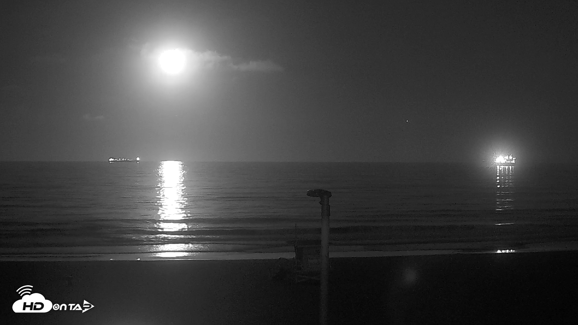 Snapshot of El Porto - Manhattan Beach Live Surf Webcam taken Sep 7, 2025, 5:51am PDT