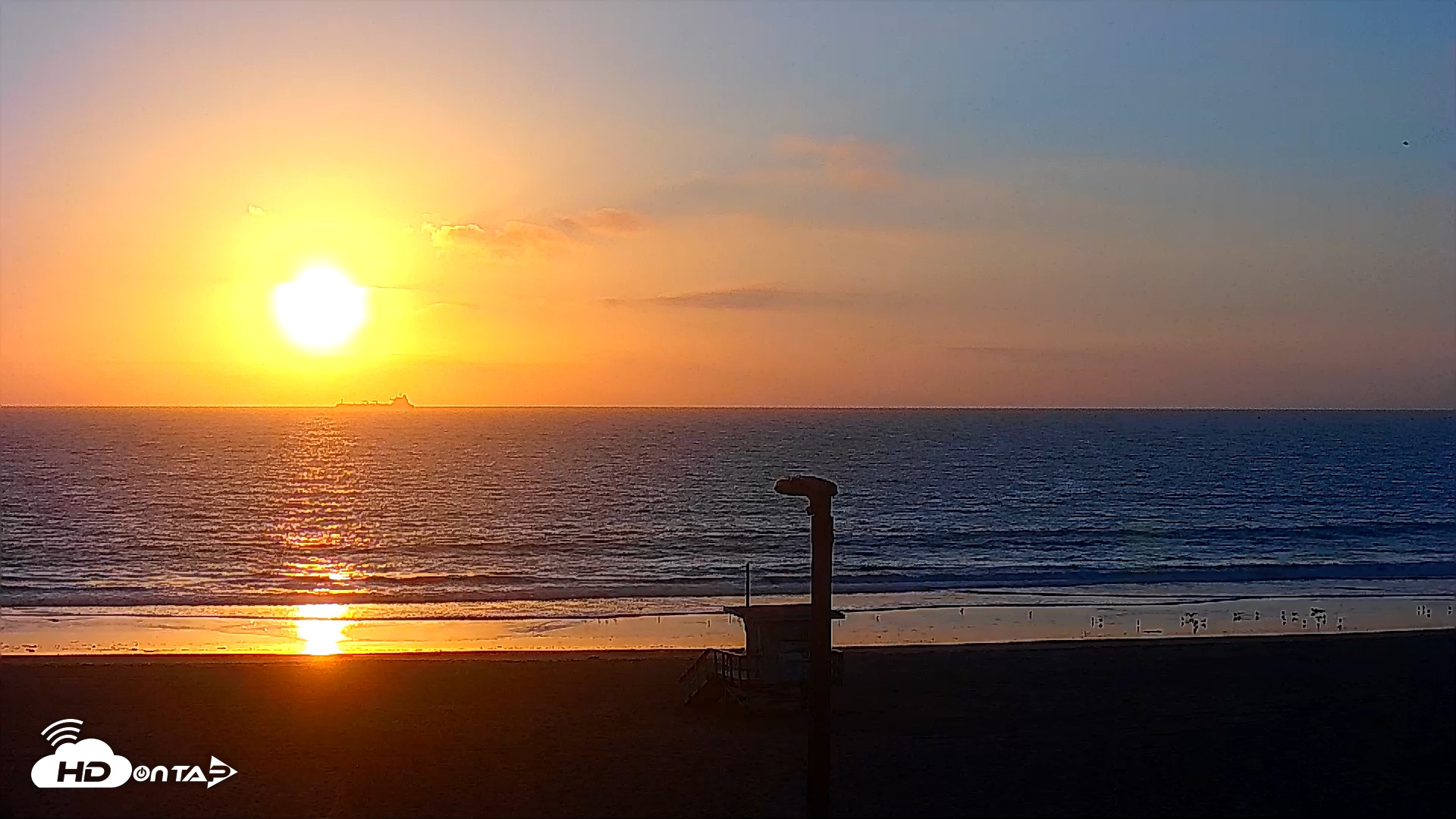Snapshot of El Porto - Manhattan Beach Live Surf Webcam taken Oct 24, 2025, 5:55pm PDT