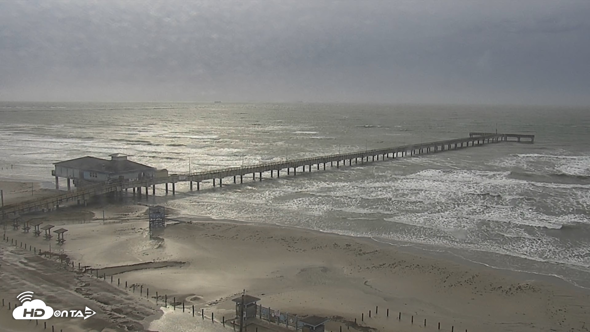 Snapshot of The Dunes - Port Aransas Live Beach Cam taken May 20, 2026, 9:01am CDT