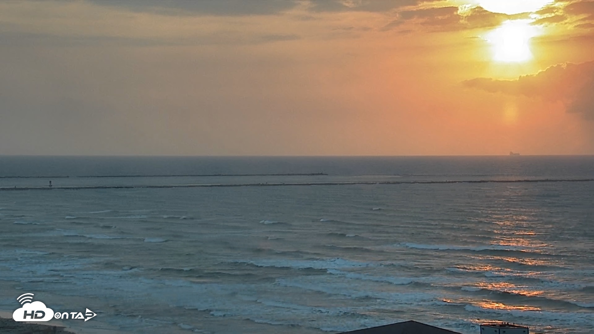 Snapshot of The Dunes - Port Aransas Live Beach Cam taken Apr 27, 2025, 7:11am CDT