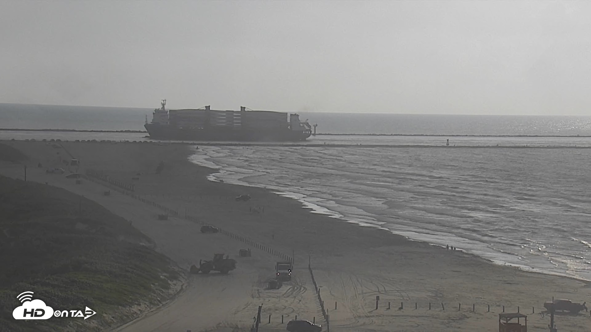 Snapshot of The Dunes - Port Aransas Live Beach Cam taken Jul 2, 2026, 8:32am CDT
