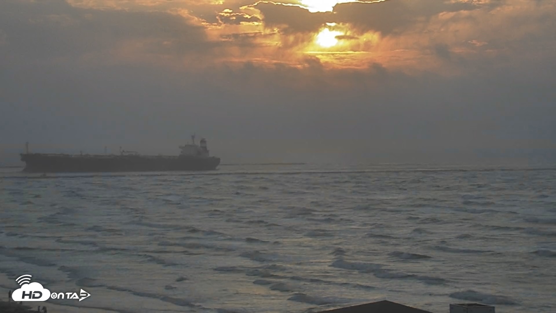 Snapshot of The Dunes - Port Aransas Live Beach Cam taken May 15, 2025, 7:02am CDT