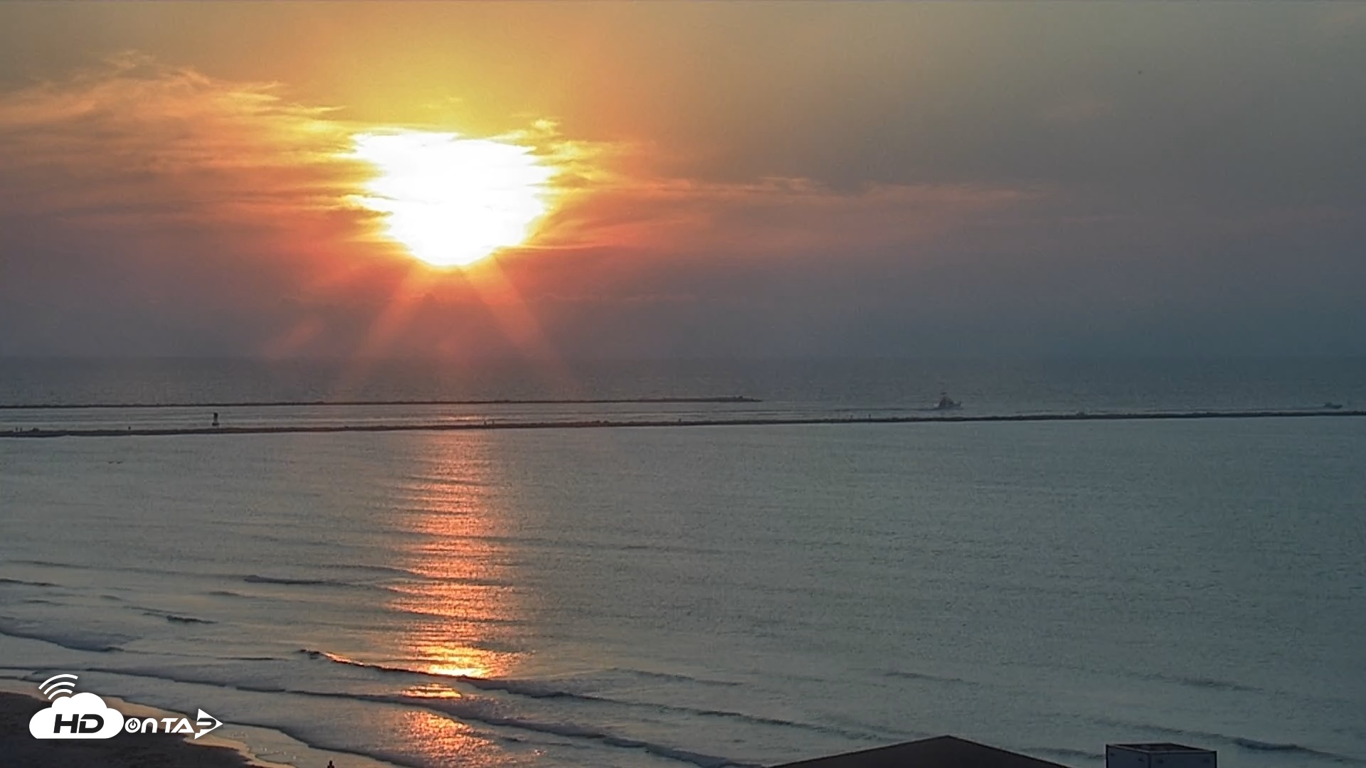 Snapshot of The Dunes - Port Aransas Live Beach Cam taken May 31, 2025, 6:43am CDT