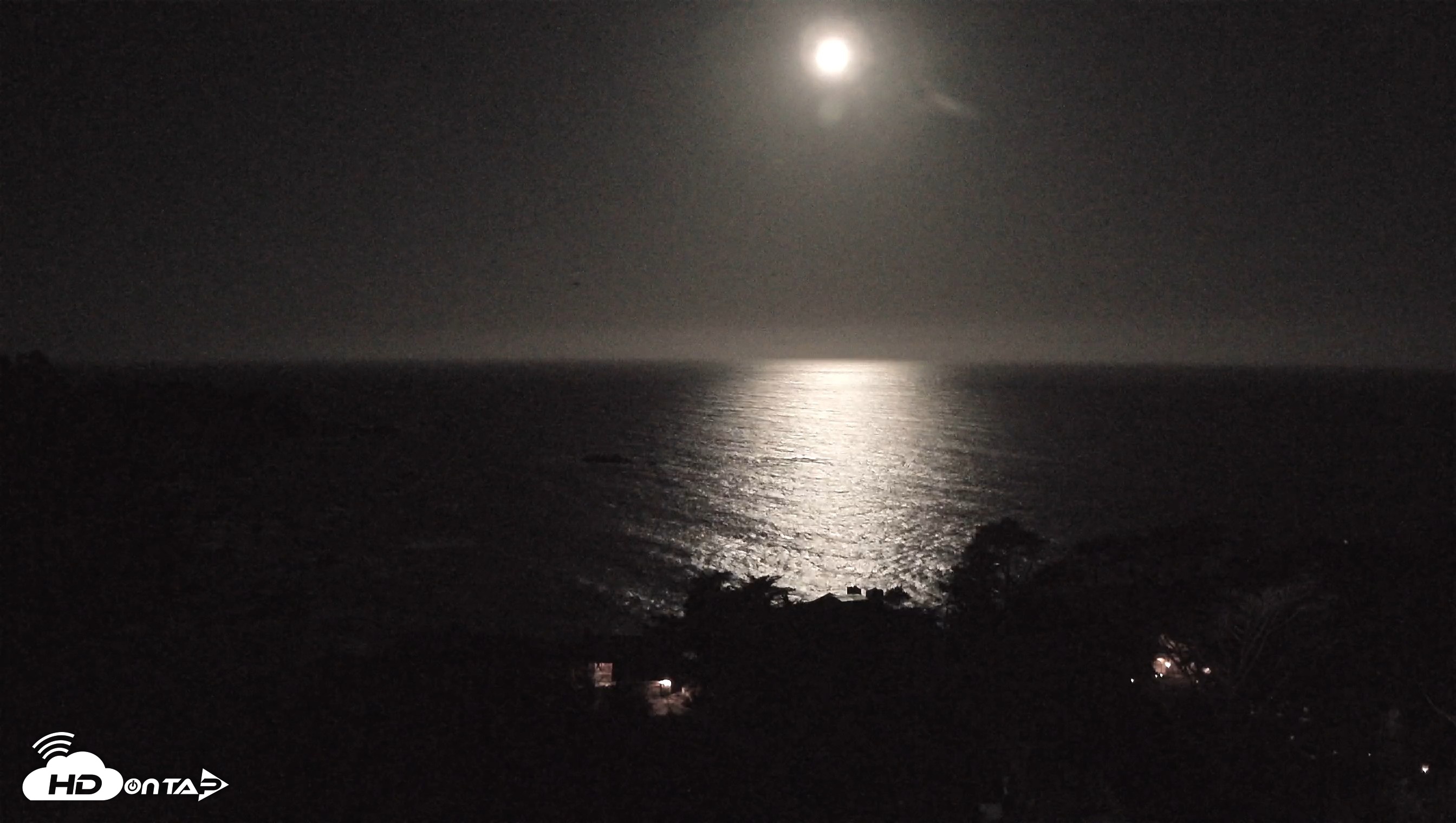 Snapshot of Carmel-By-The-Sea Live Webcam taken Apr 29, 2026, 3:38am PDT