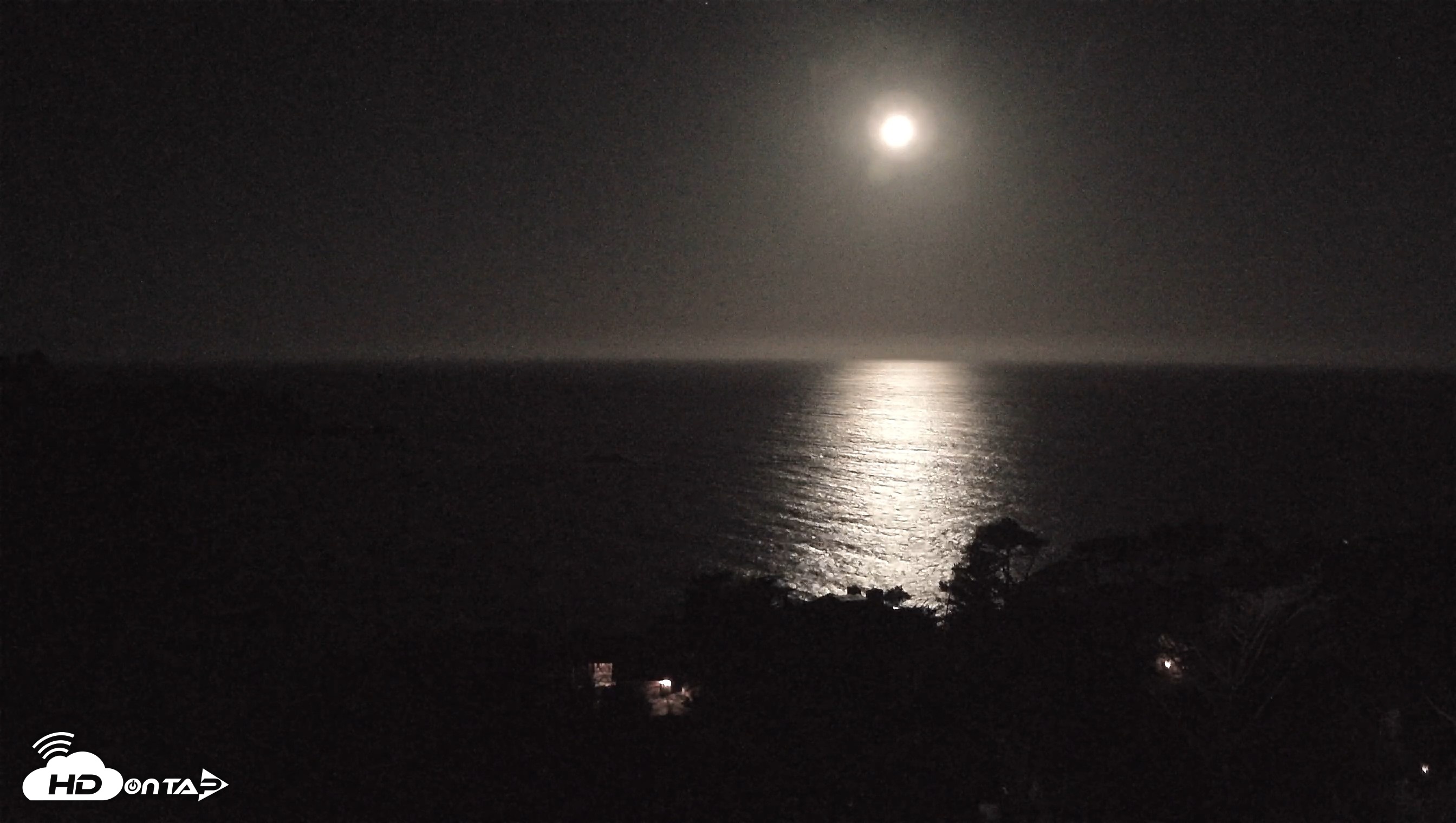 Snapshot of Carmel-By-The-Sea Live Webcam taken Apr 29, 2026, 3:59am PDT