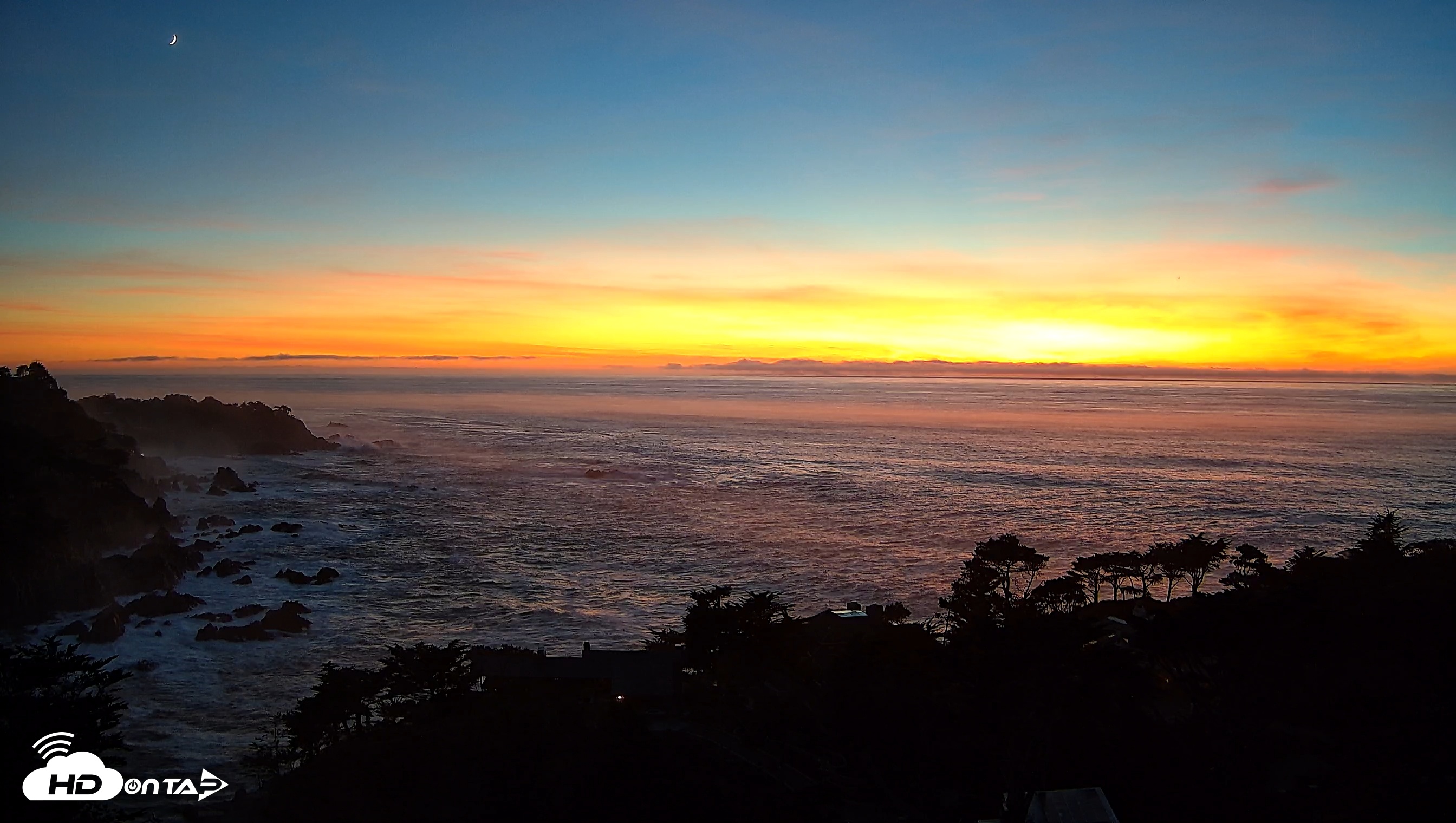 Snapshot of Carmel-By-The-Sea Live Webcam taken Oct 25, 2025, 6:40pm PDT