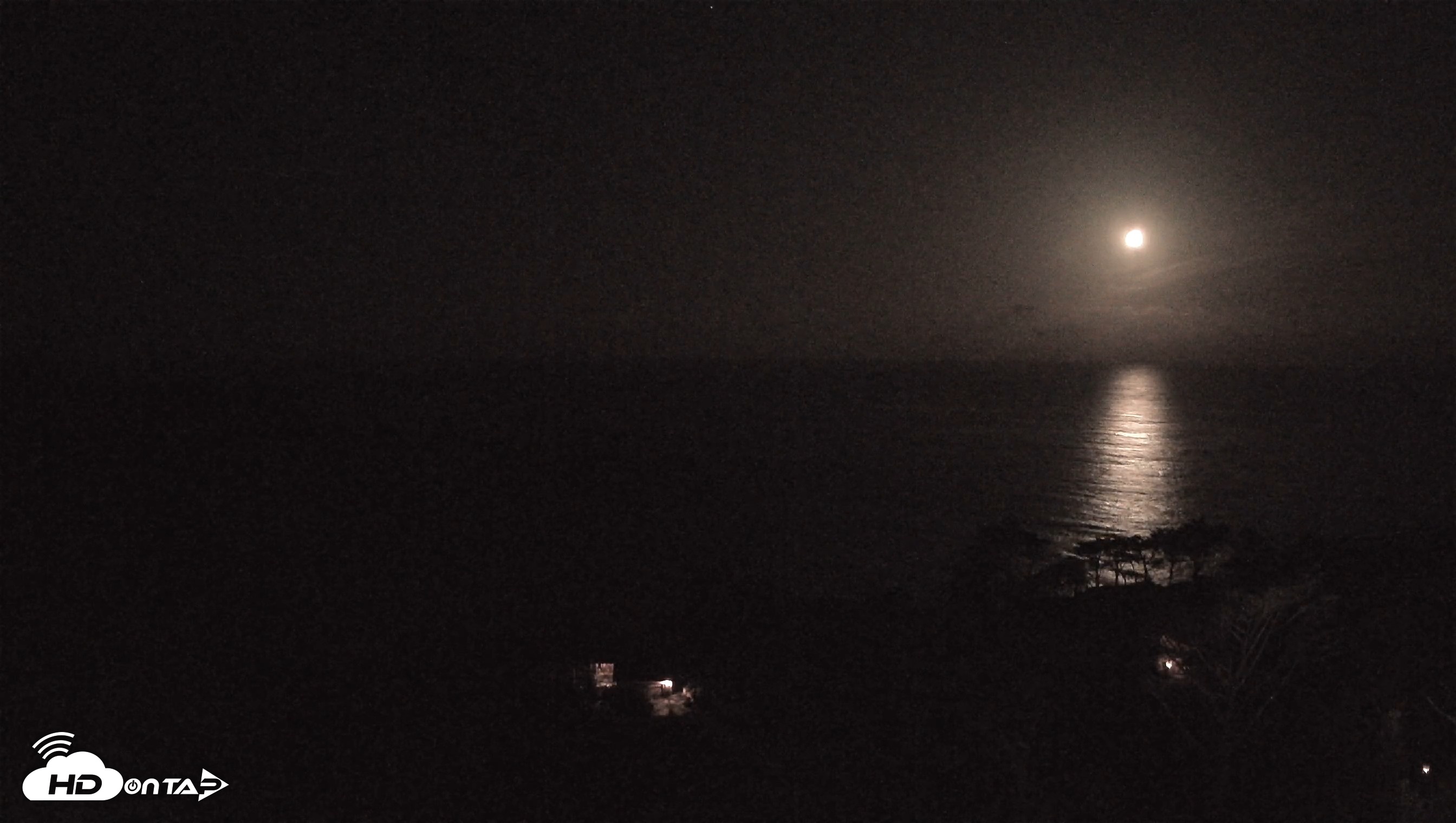 Snapshot of Carmel-By-The-Sea Live Webcam taken Apr 28, 2026, 4:03am PDT