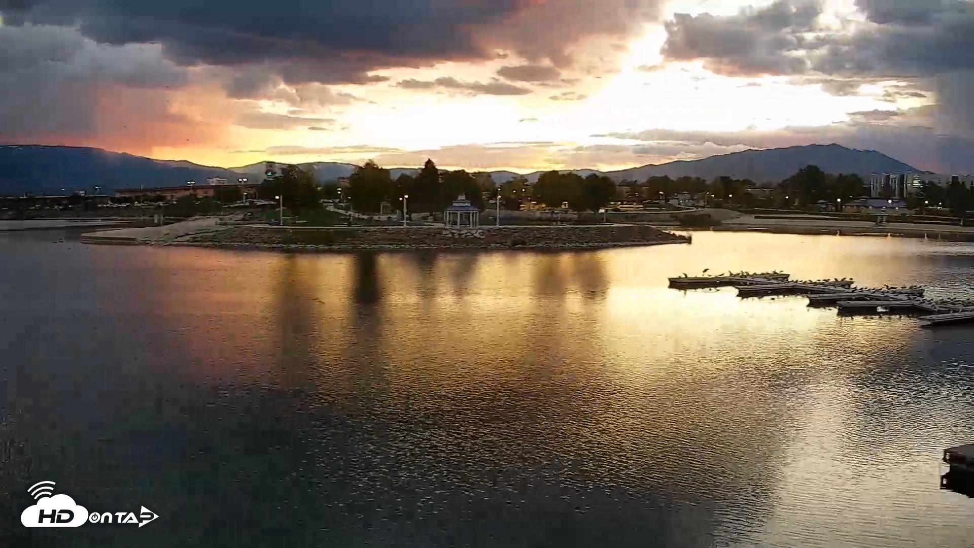 Snapshot of Sparks Water Bar Live Webcam taken May 14, 2025, 8:05pm PDT