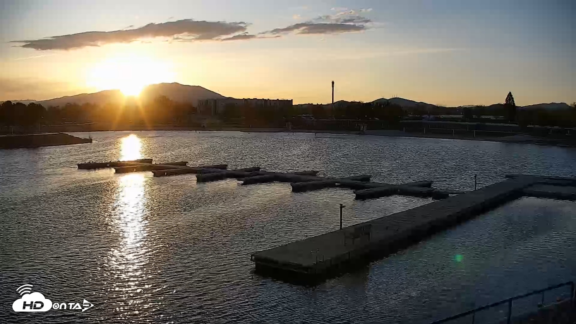Snapshot of Sparks Water Bar Live Webcam taken Apr 25, 2025, 7:25pm PDT
