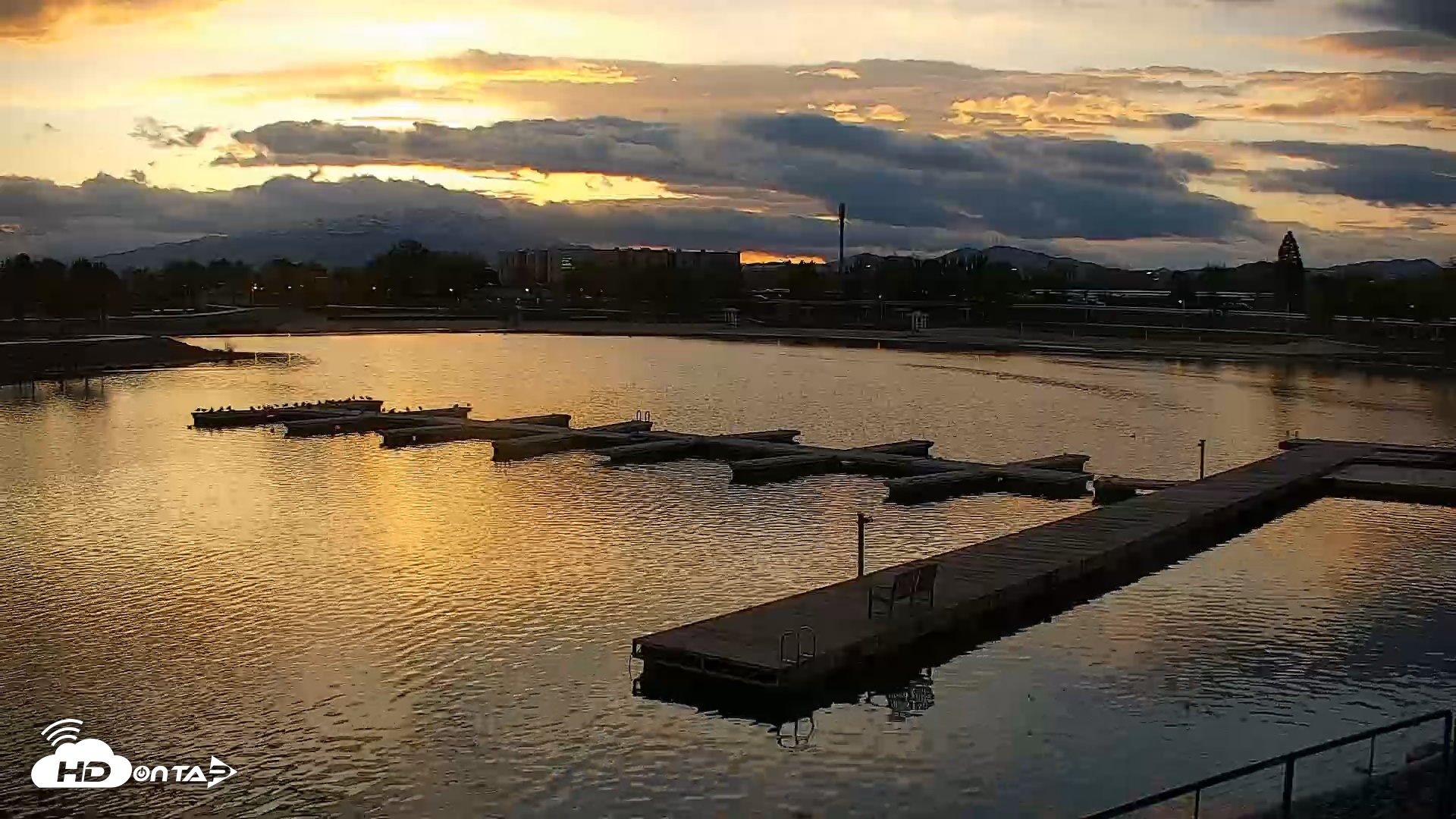 Snapshot of Sparks Water Bar Live Webcam taken Apr 27, 2025, 7:41pm PDT