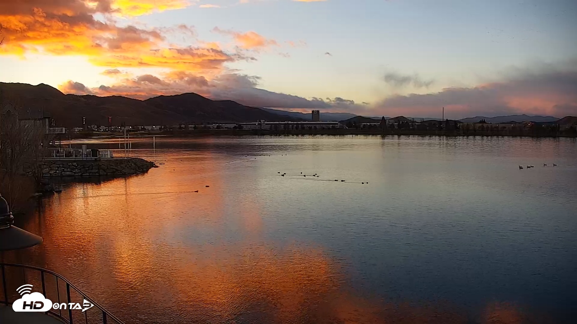 Snapshot of Sparks Water Bar Live Webcam taken Dec 17, 2025, 7:14am PST