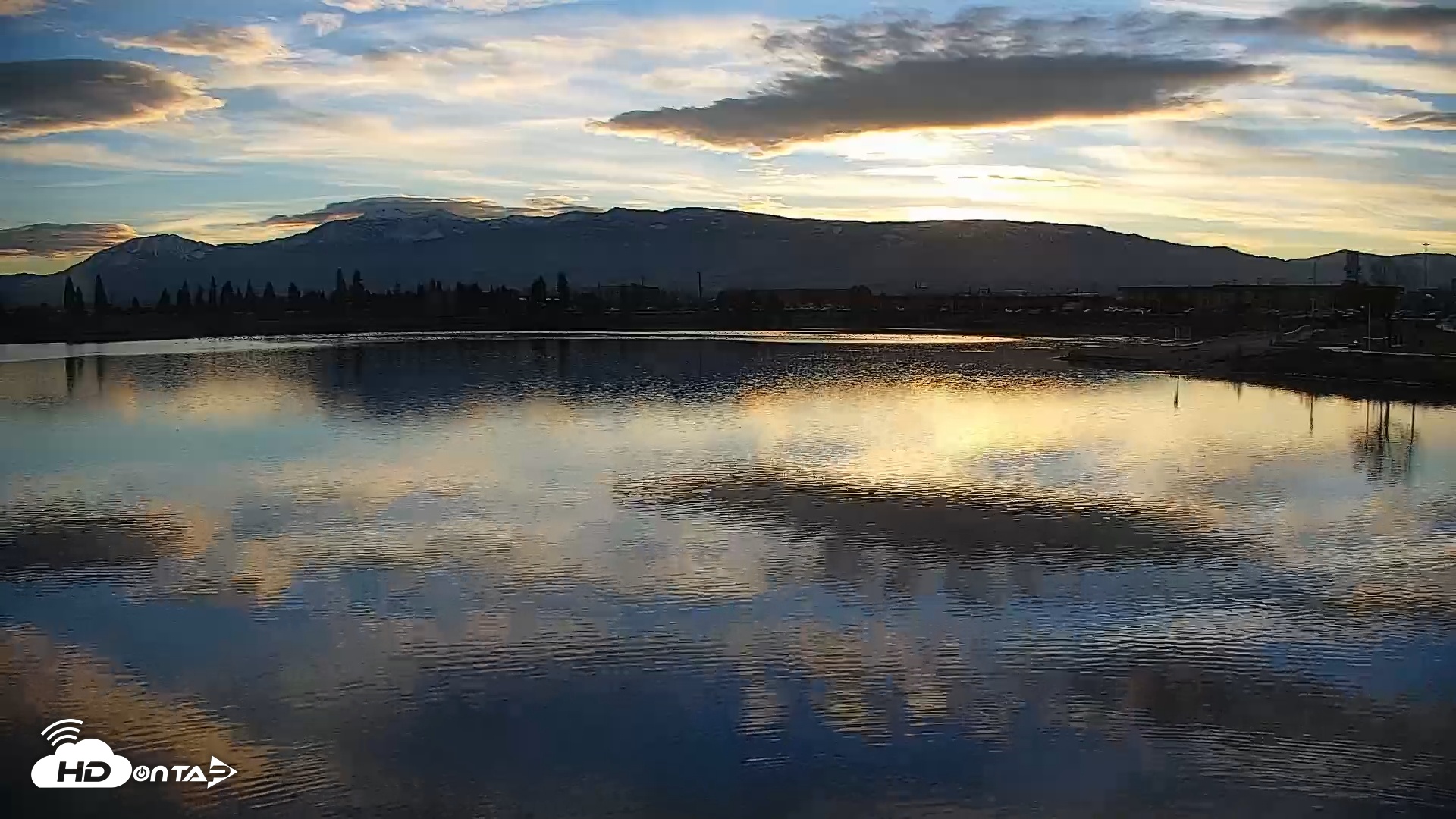 Snapshot of Sparks Water Bar Live Webcam taken Dec 5, 2025, 4:26pm PST