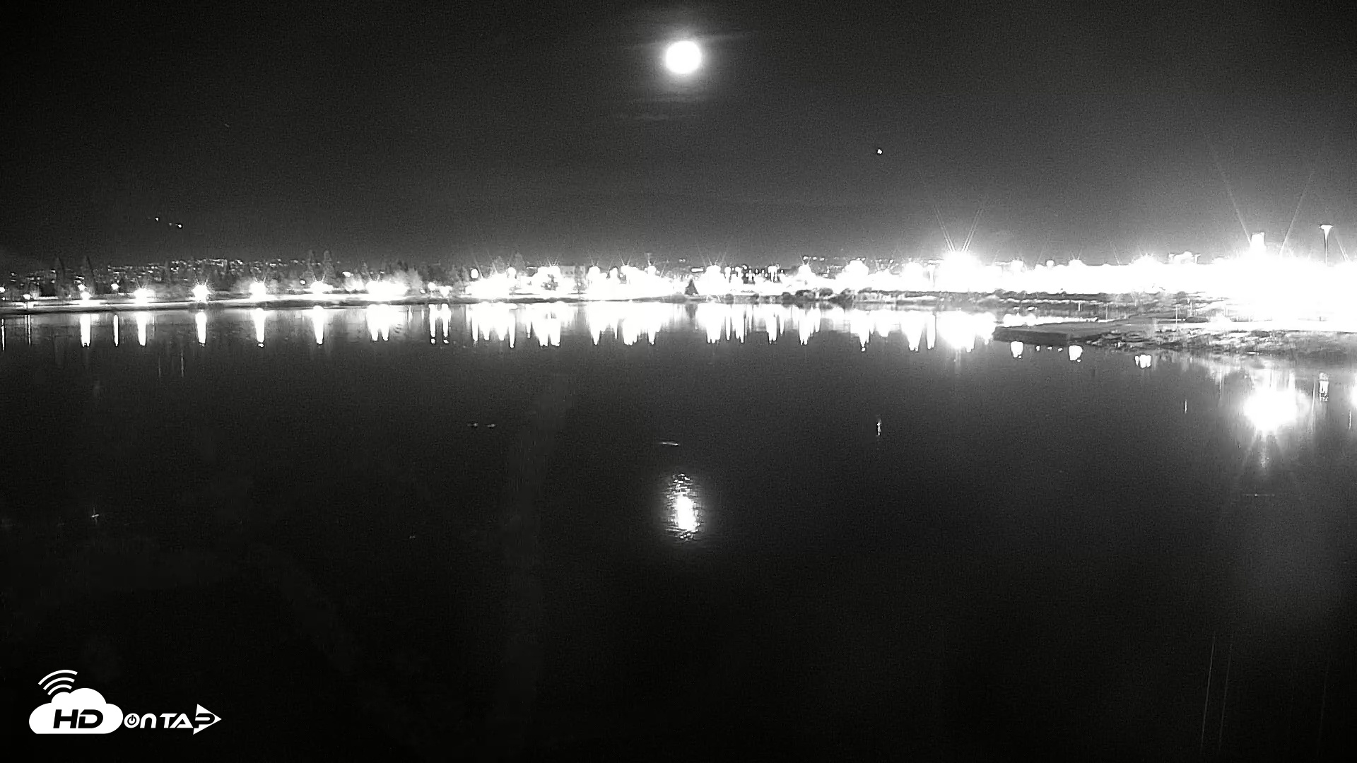 Snapshot of Sparks Water Bar Live Webcam taken Nov 25, 2025, 8:08pm PST