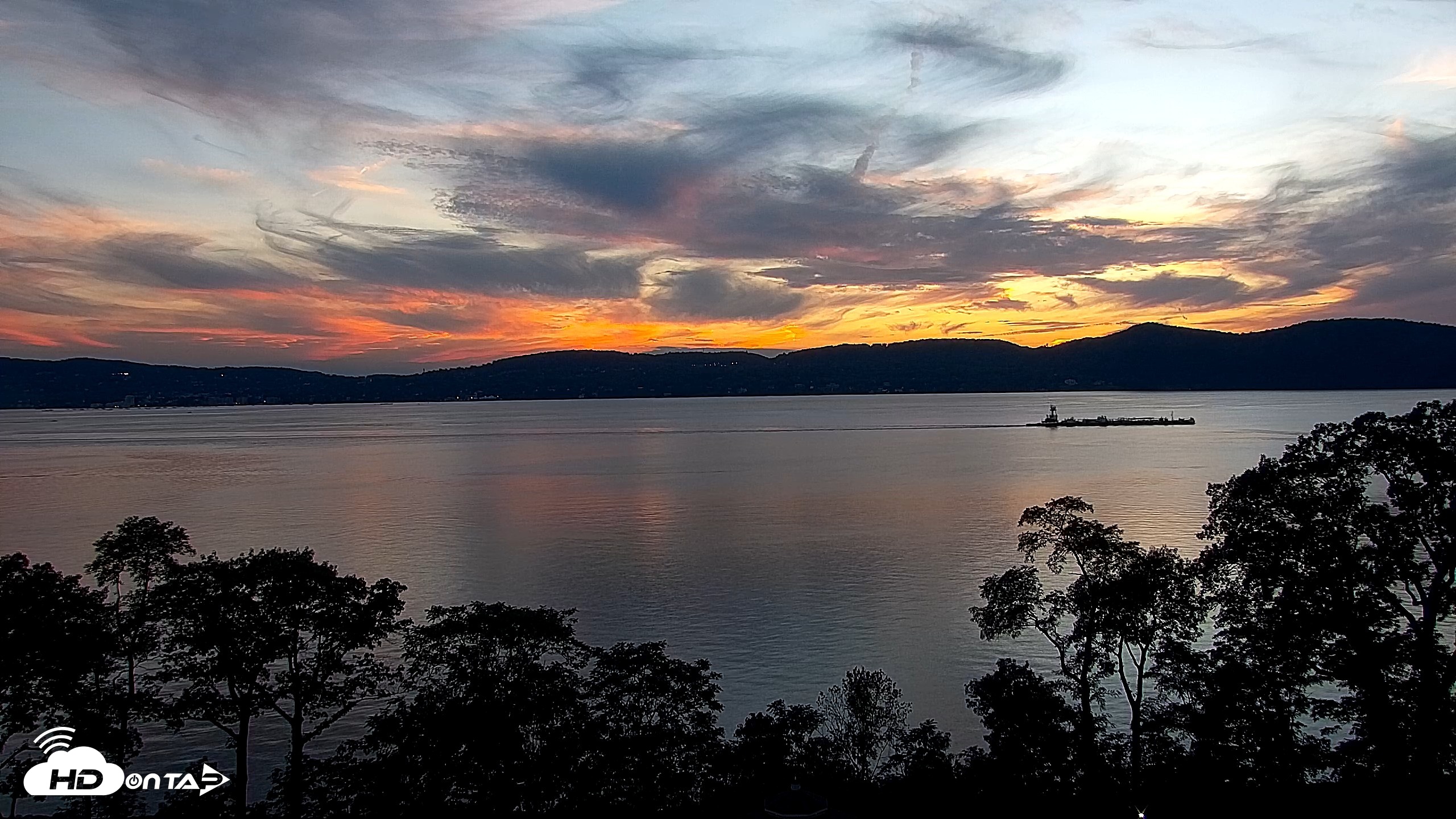 Snapshot of Hudson River Live Webcam taken Aug 26, 2026, 7:43pm EDT