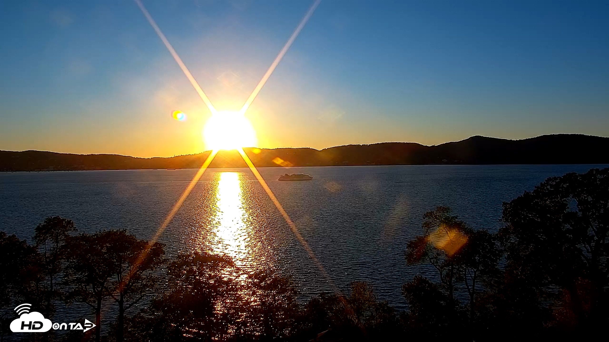 Snapshot of Hudson River Live Webcam taken Oct 6, 2026, 6:09pm EDT
