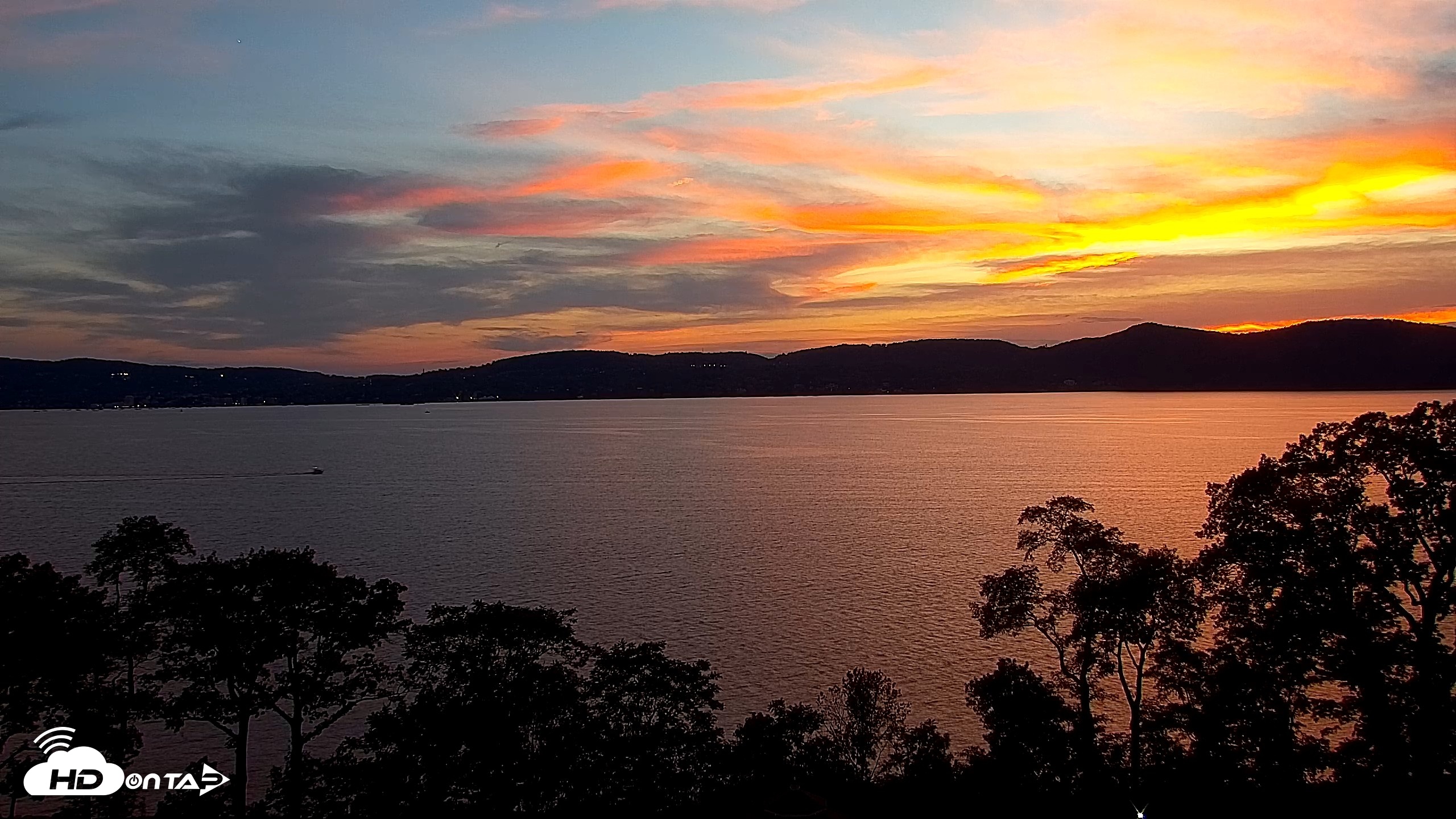 Snapshot of Hudson River Live Webcam taken Aug 19, 2026, 8:01pm EDT