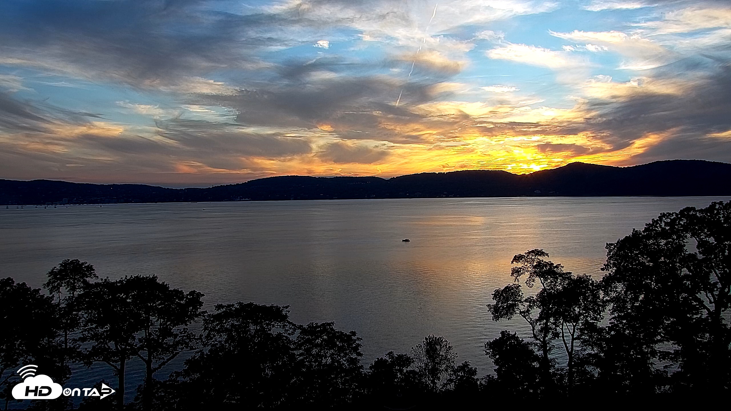 Snapshot of Hudson River Live Webcam taken Aug 26, 2026, 7:33pm EDT