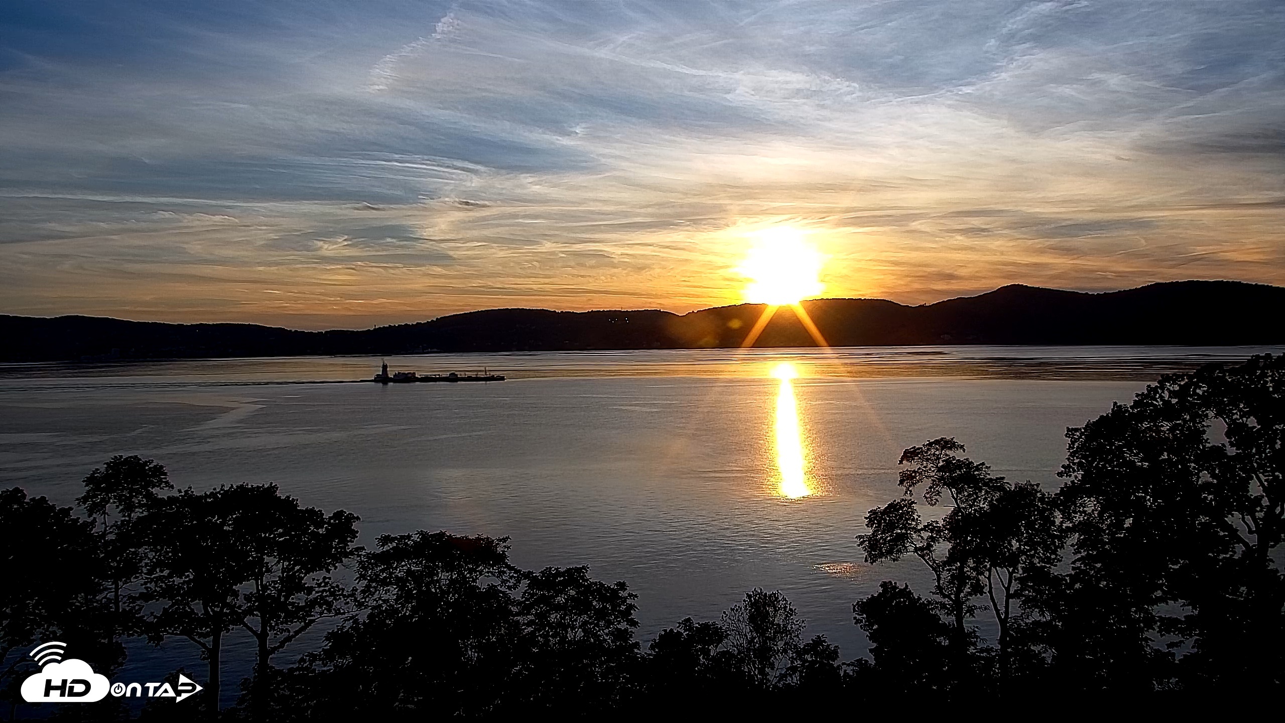Snapshot of Hudson River Live Webcam taken Sep 8, 2026, 7:01pm EDT