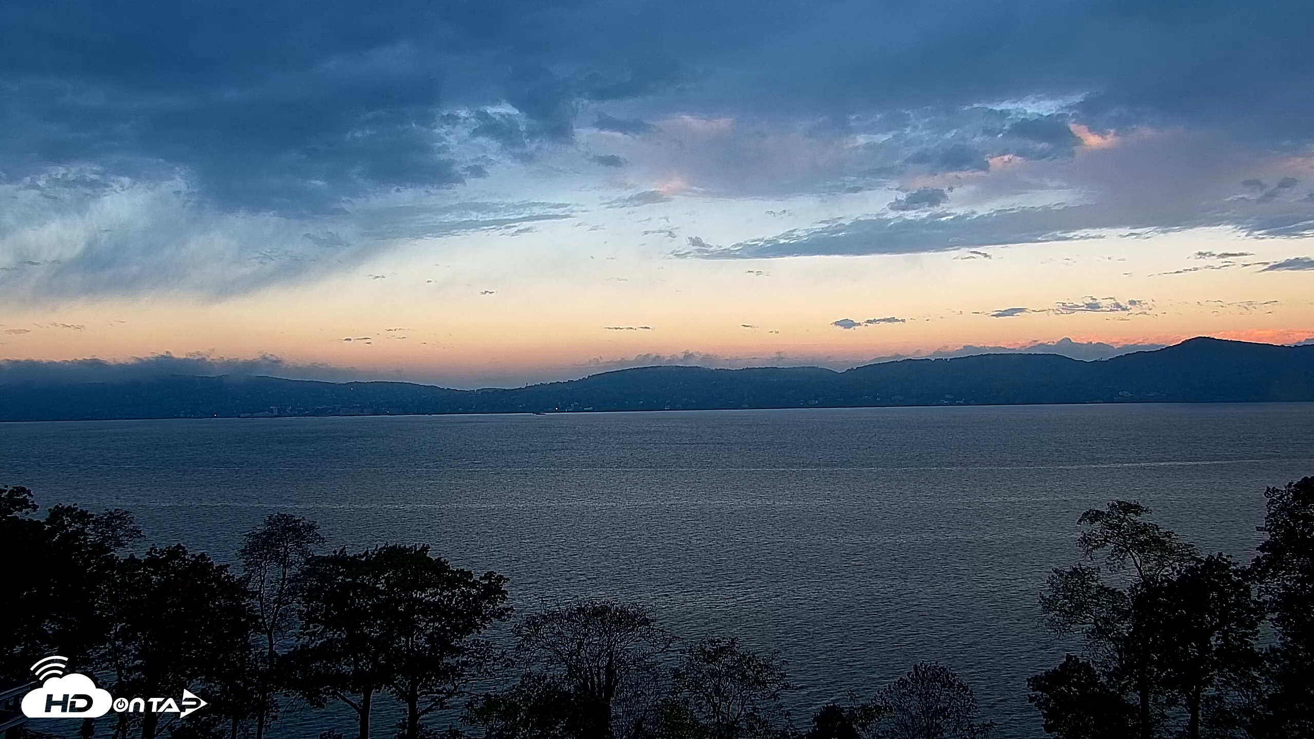 Snapshot of Hudson River Live Webcam taken Oct 22, 2025, 7:31am EDT