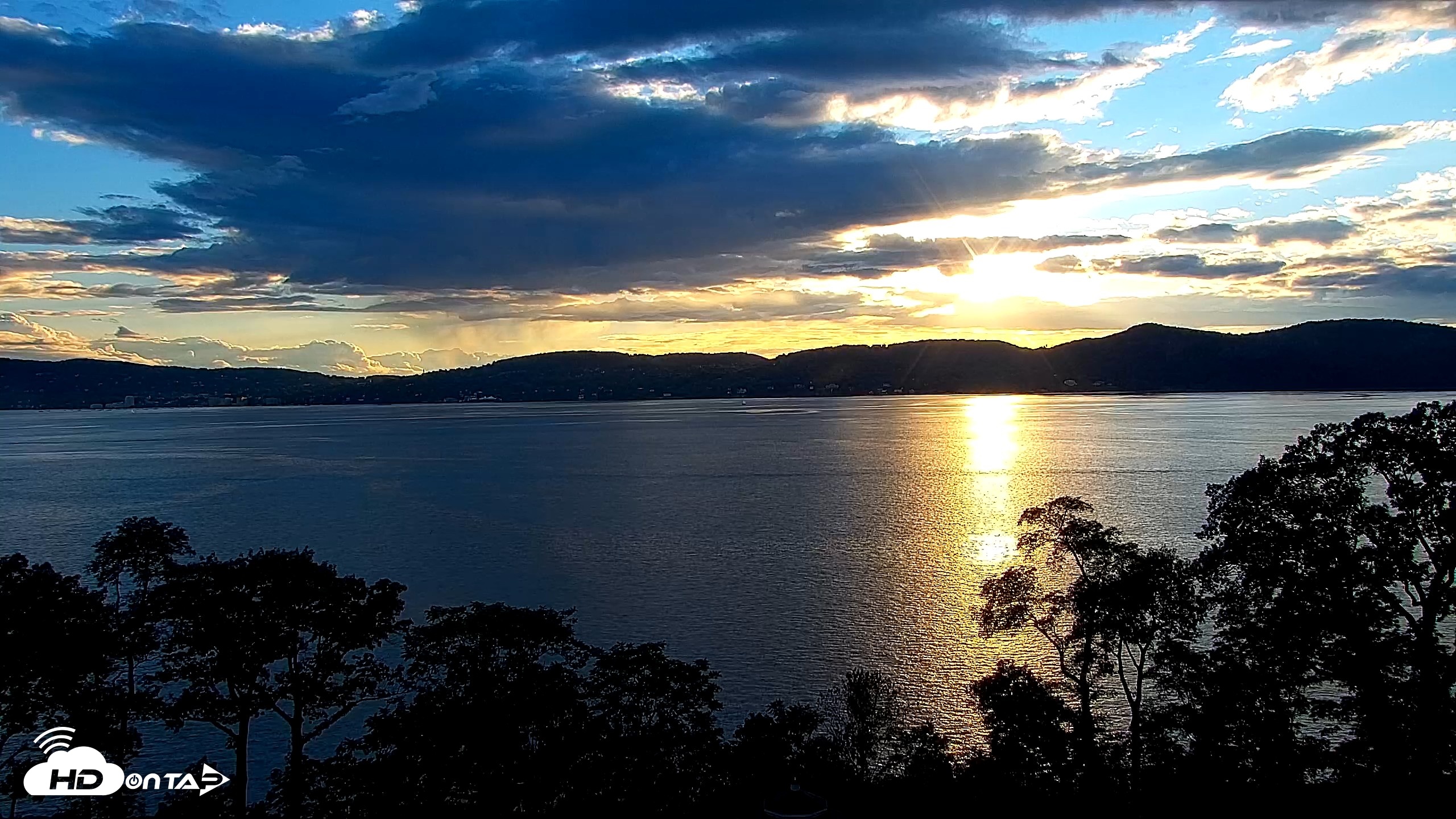 Snapshot of Hudson River Live Webcam taken Aug 25, 2026, 7:09pm EDT