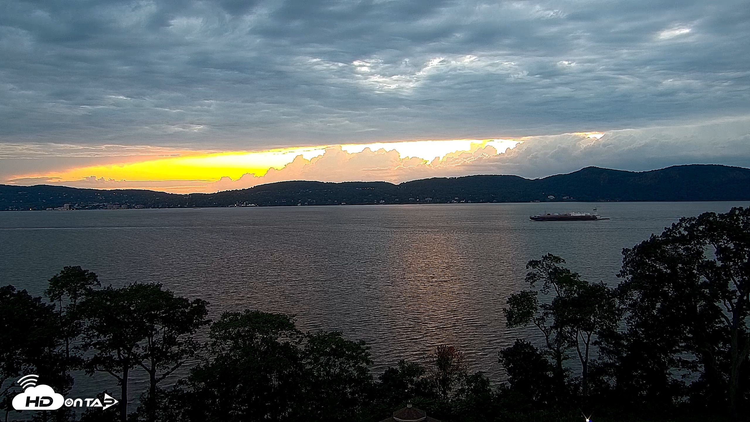 Snapshot of Hudson River Live Webcam taken Aug 23, 2026, 7:47pm EDT